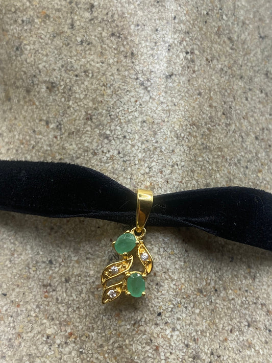 Vintage Green Emerald Choker Necklace Golden 925 Sterling Pendant