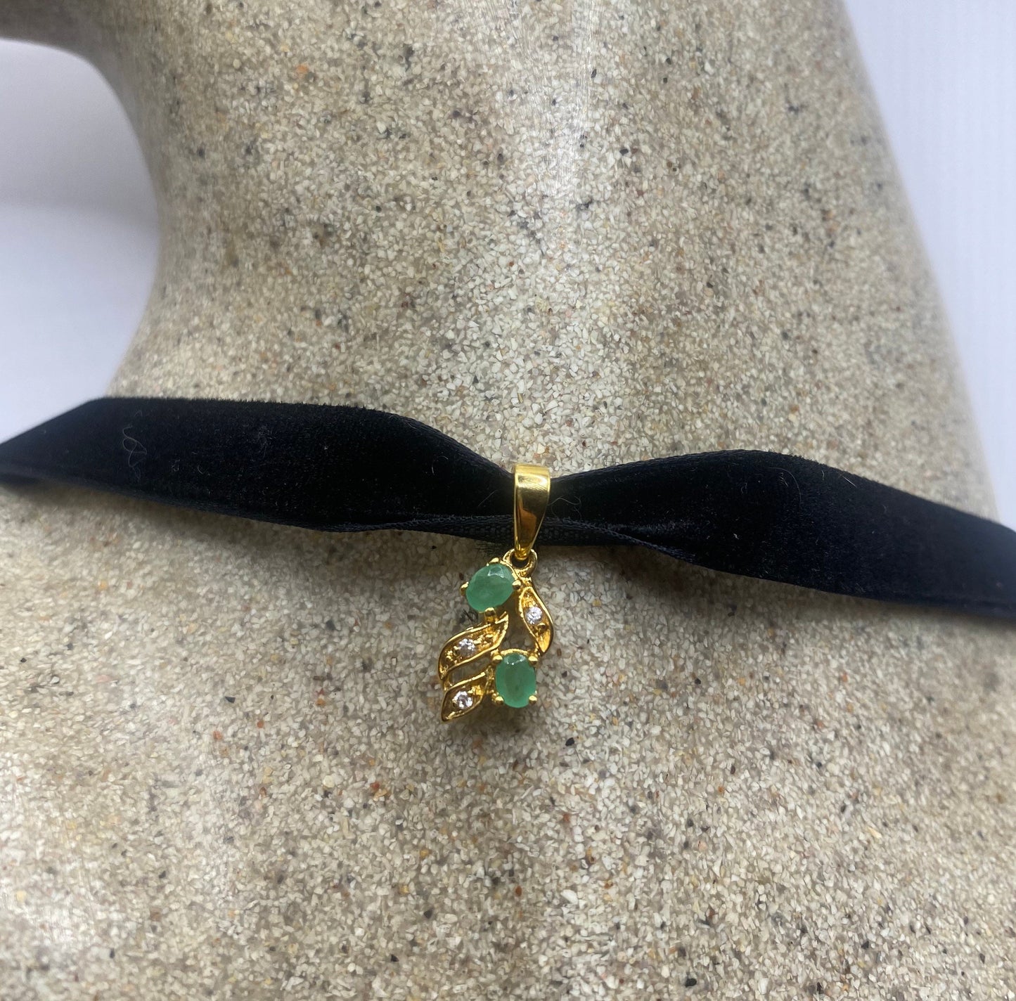 Vintage Green Emerald Choker Necklace Golden 925 Sterling Pendant