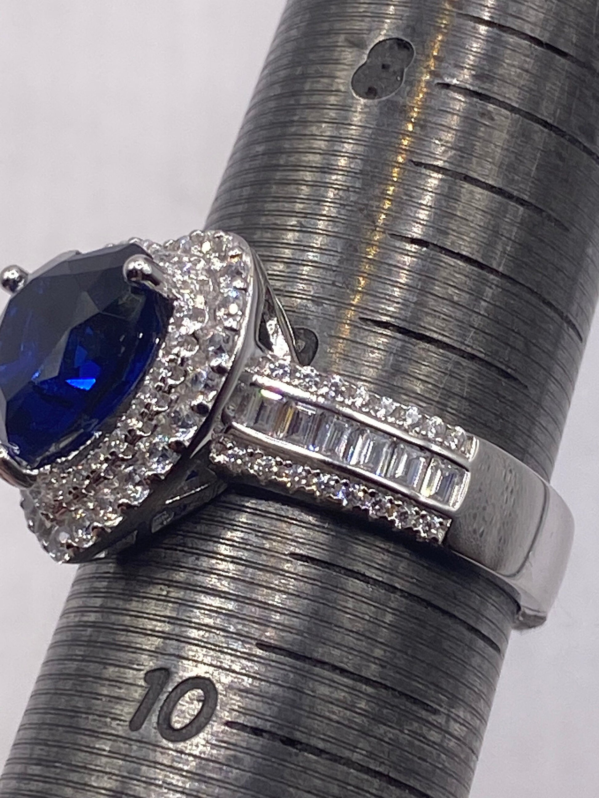 Vintage Heart Deep Blue Sapphire Tone and white Cubic Zirconia 925 Sterling Silver Ring