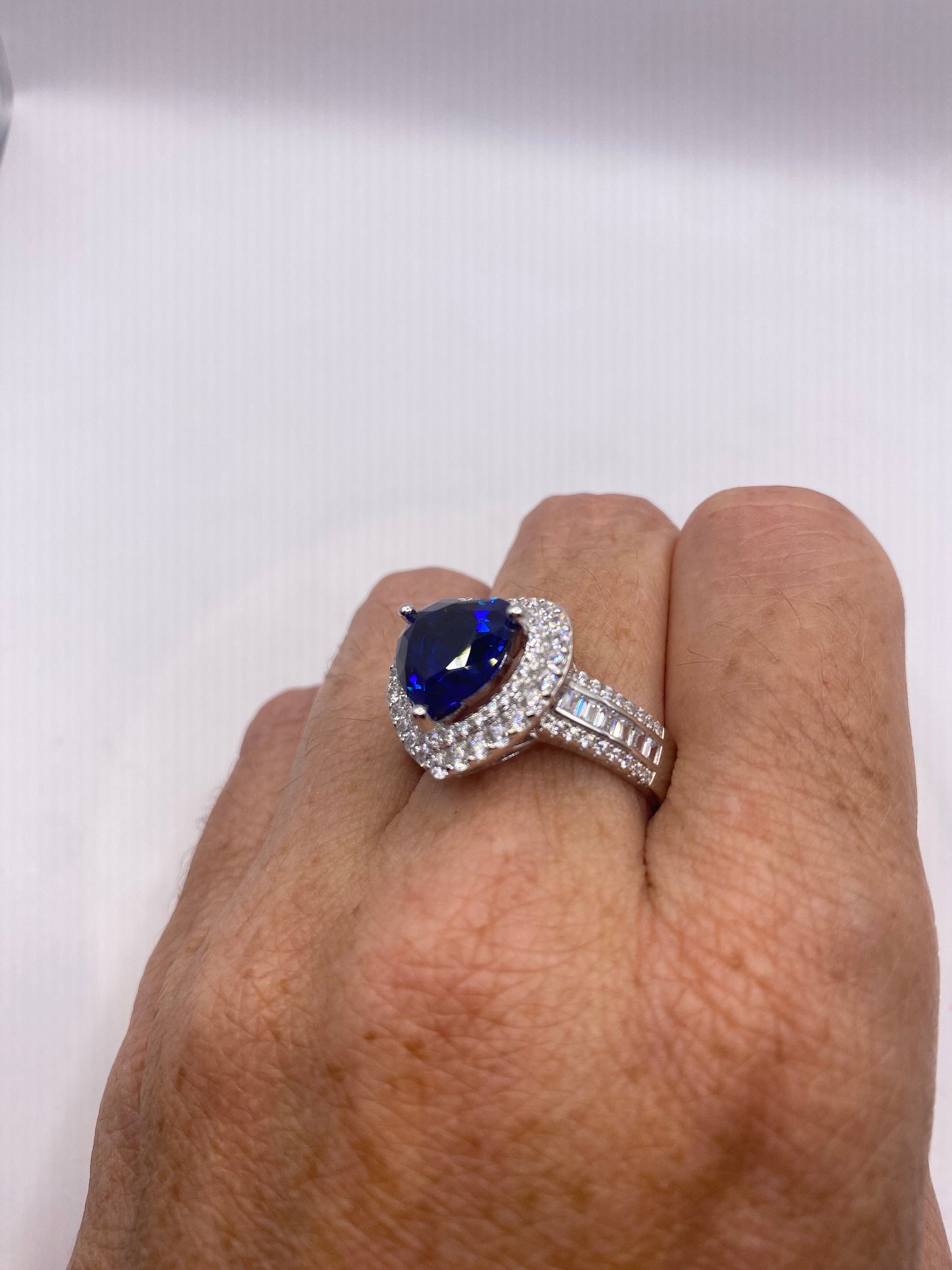 Vintage Heart Deep Blue Sapphire Tone and white Cubic Zirconia 925 Sterling Silver Ring