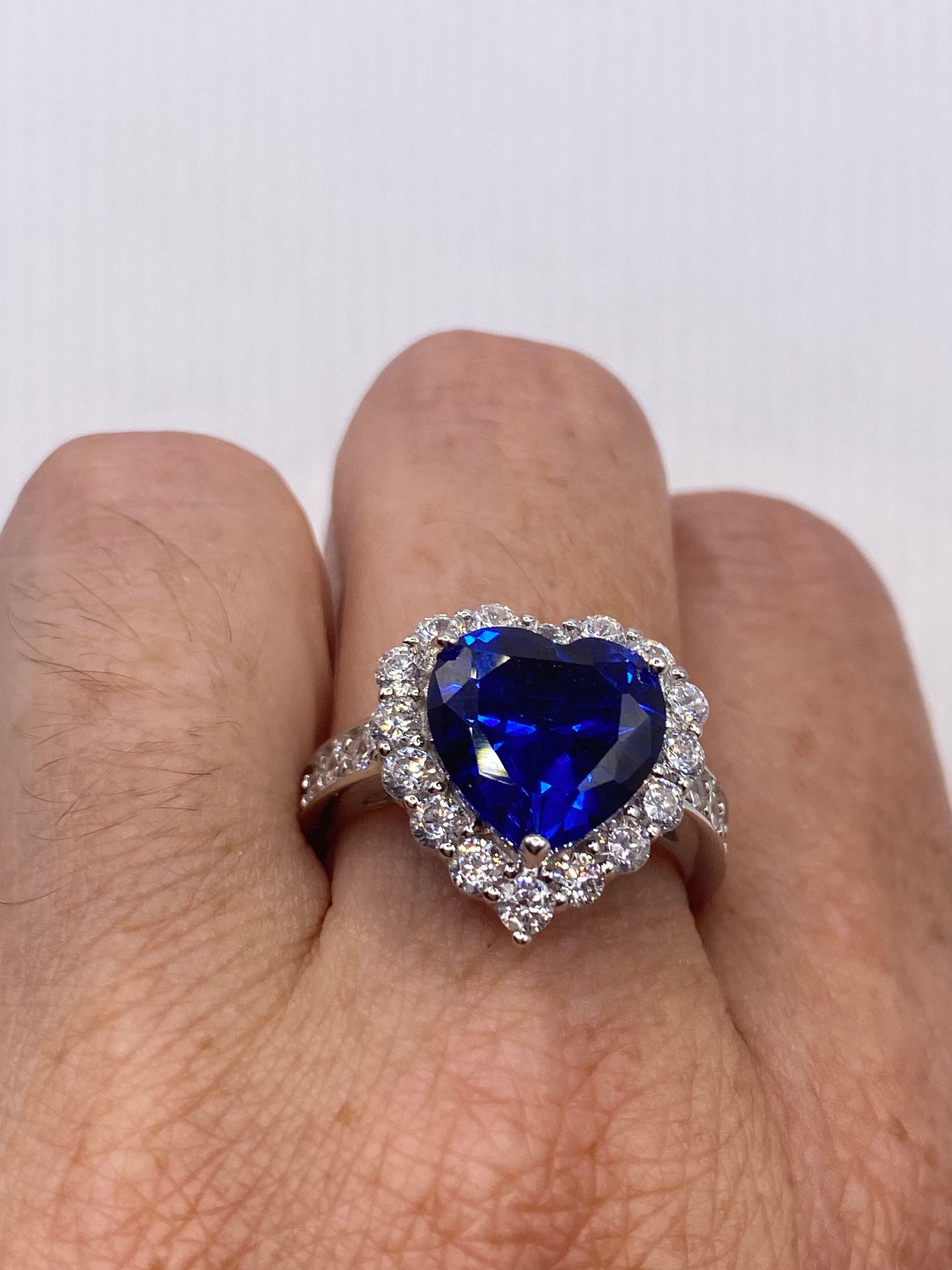 Vintage Heart Deep Blue Sapphire Tone and white Cubic Zirconia 925 Sterling Silver Ring