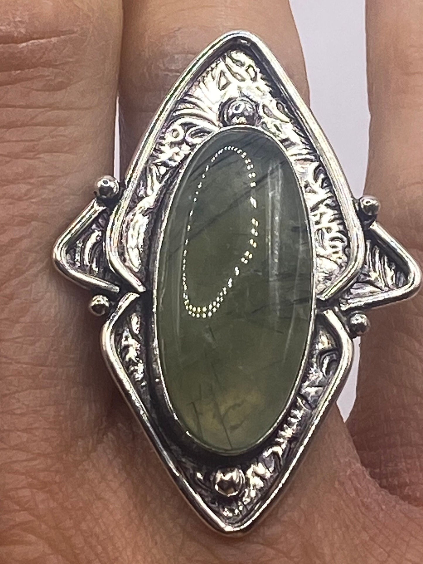 Vintage Green Nephrite Jade White Bronze Statement Ring