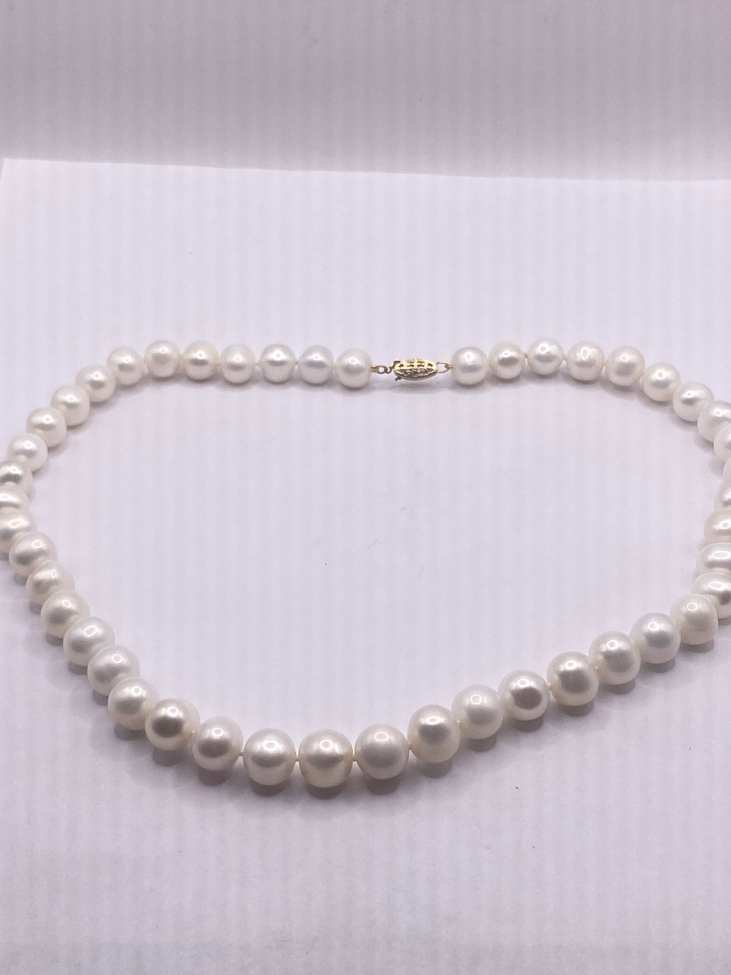 Vintage White Pearl 18 inch Necklace