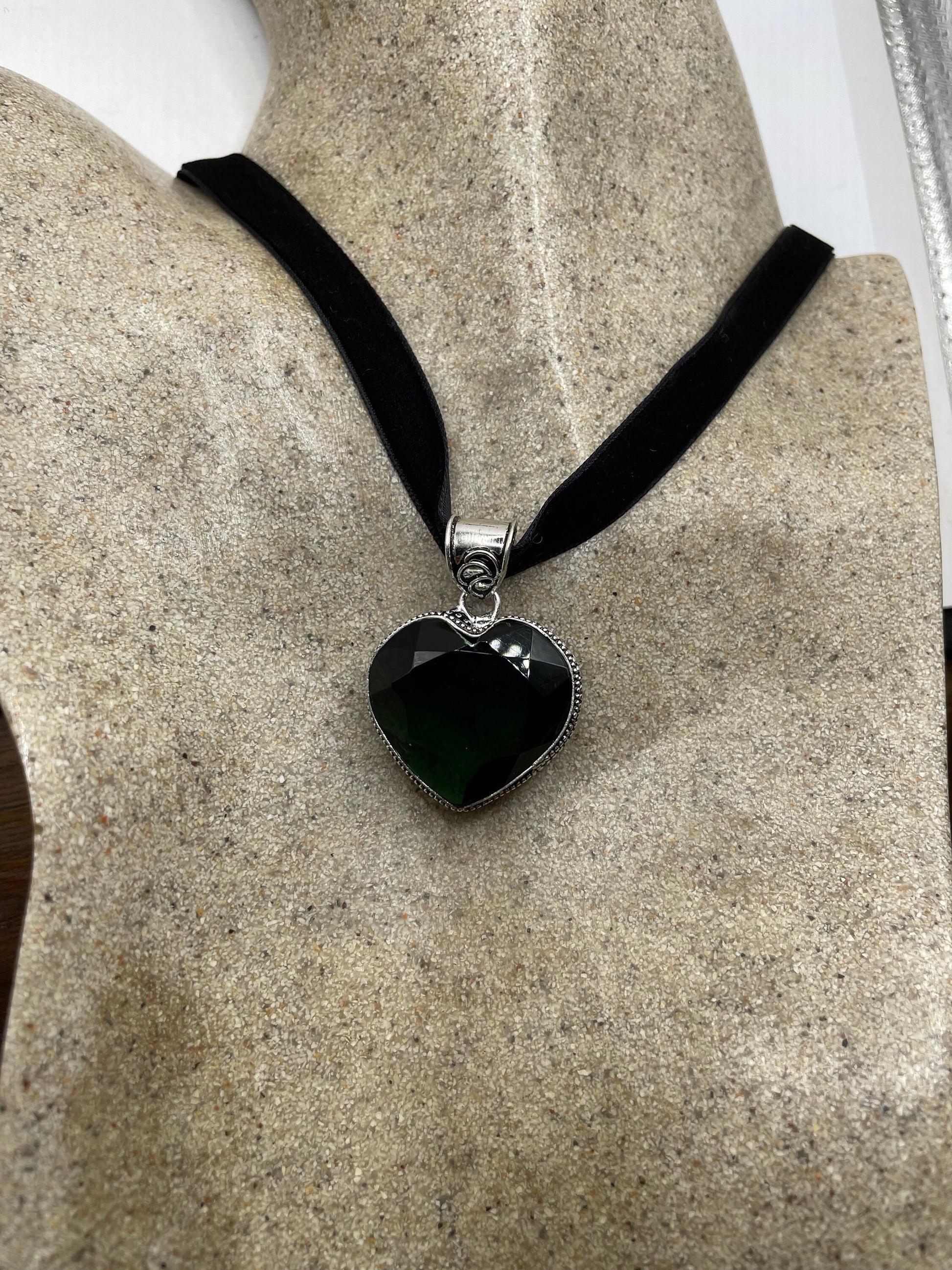 Vintage Heart Antique Green Emerald Glass Choker Necklace
