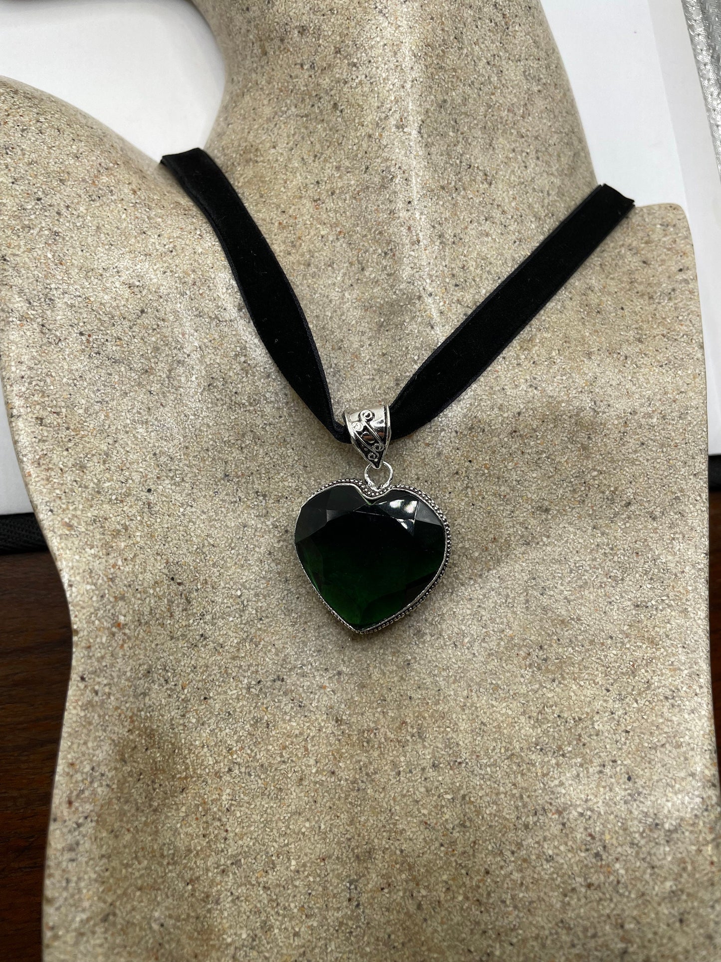 Vintage Heart Antique Green Emerald Glass Choker Necklace