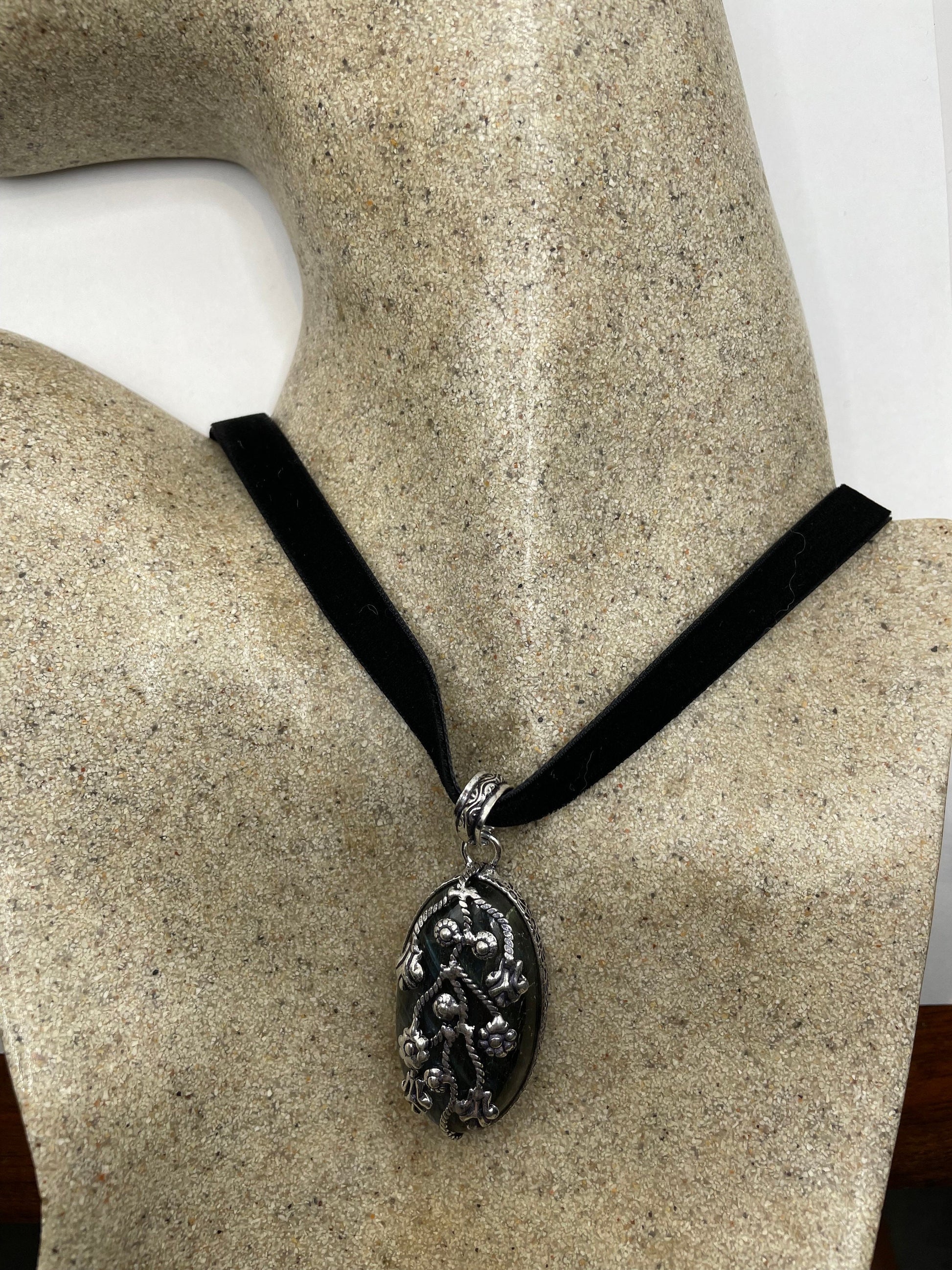 Vintage Silver Genuine Labradorite Gemstone Necklace.