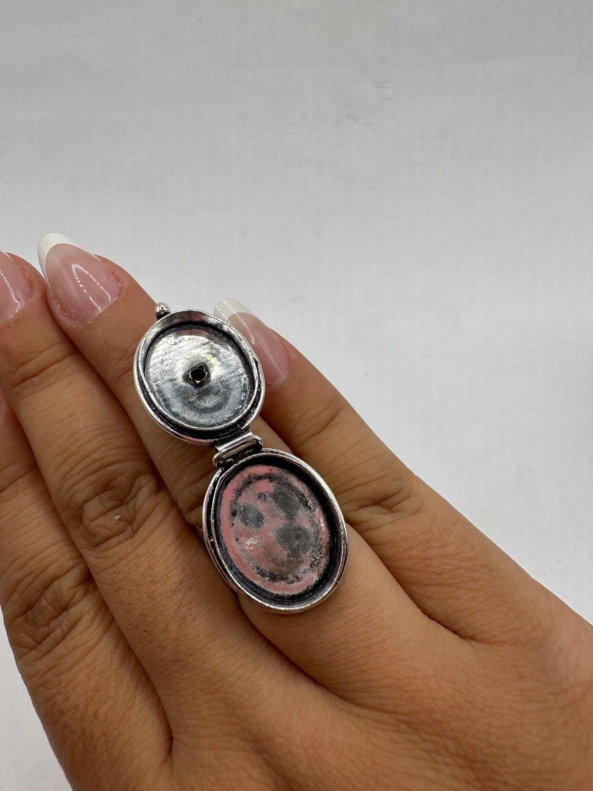 Vintage White Bronze Poison Pillbox Ring