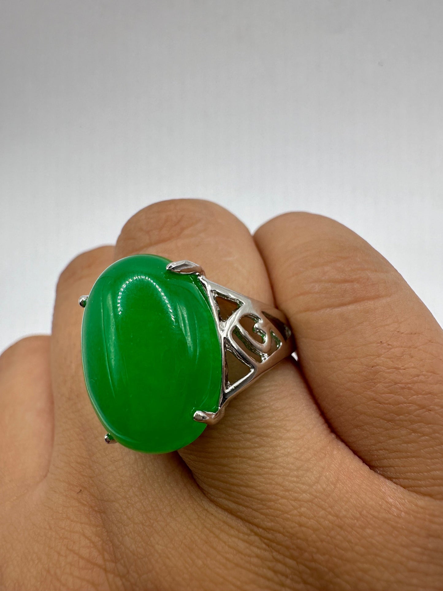 Vintage Lucky Green Nephrite Jade Ring