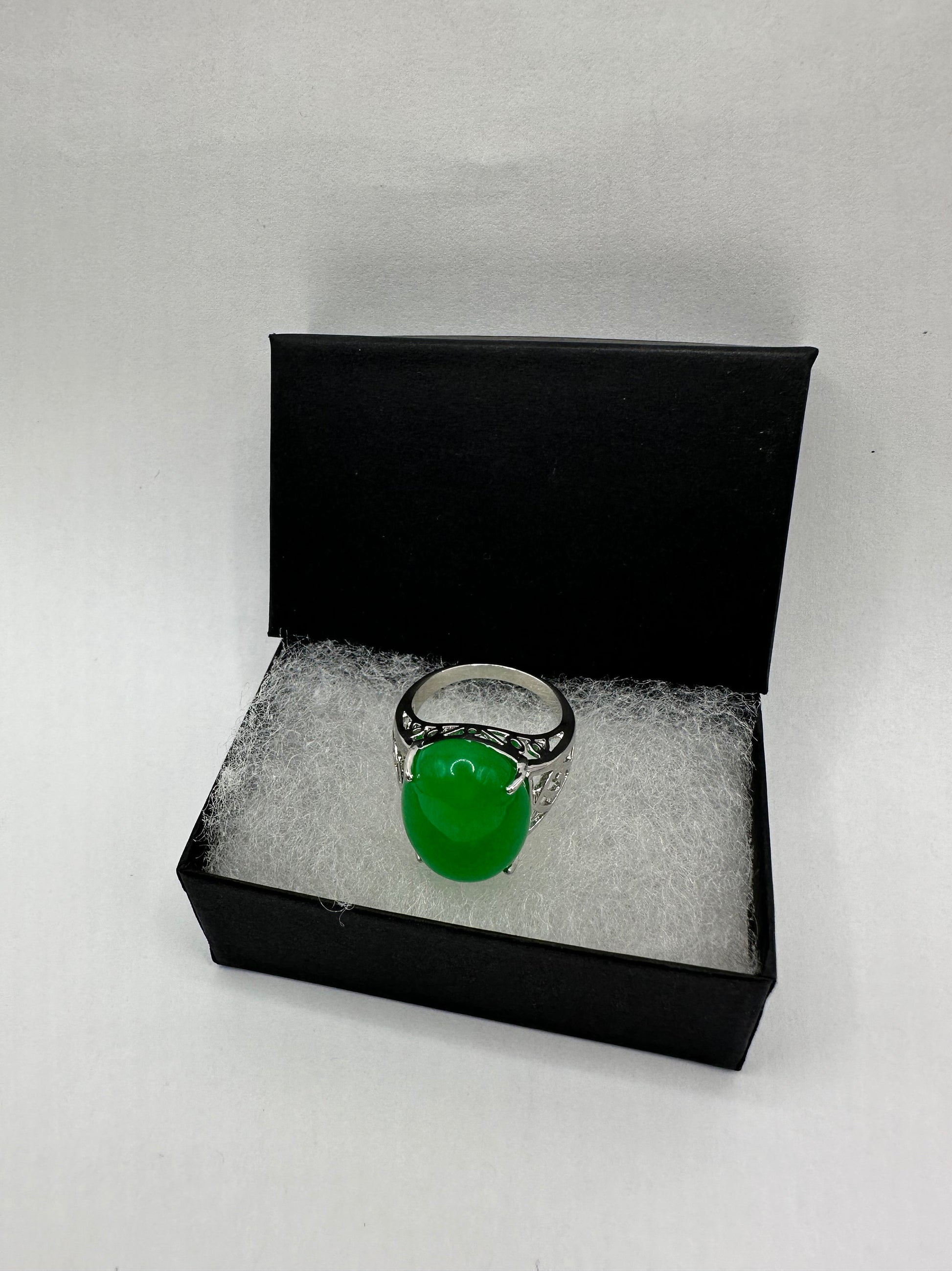 Vintage Lucky Green Nephrite Jade Ring