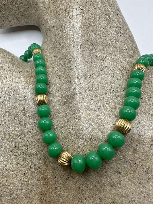 vintage Jade beaded 18 inch necklace