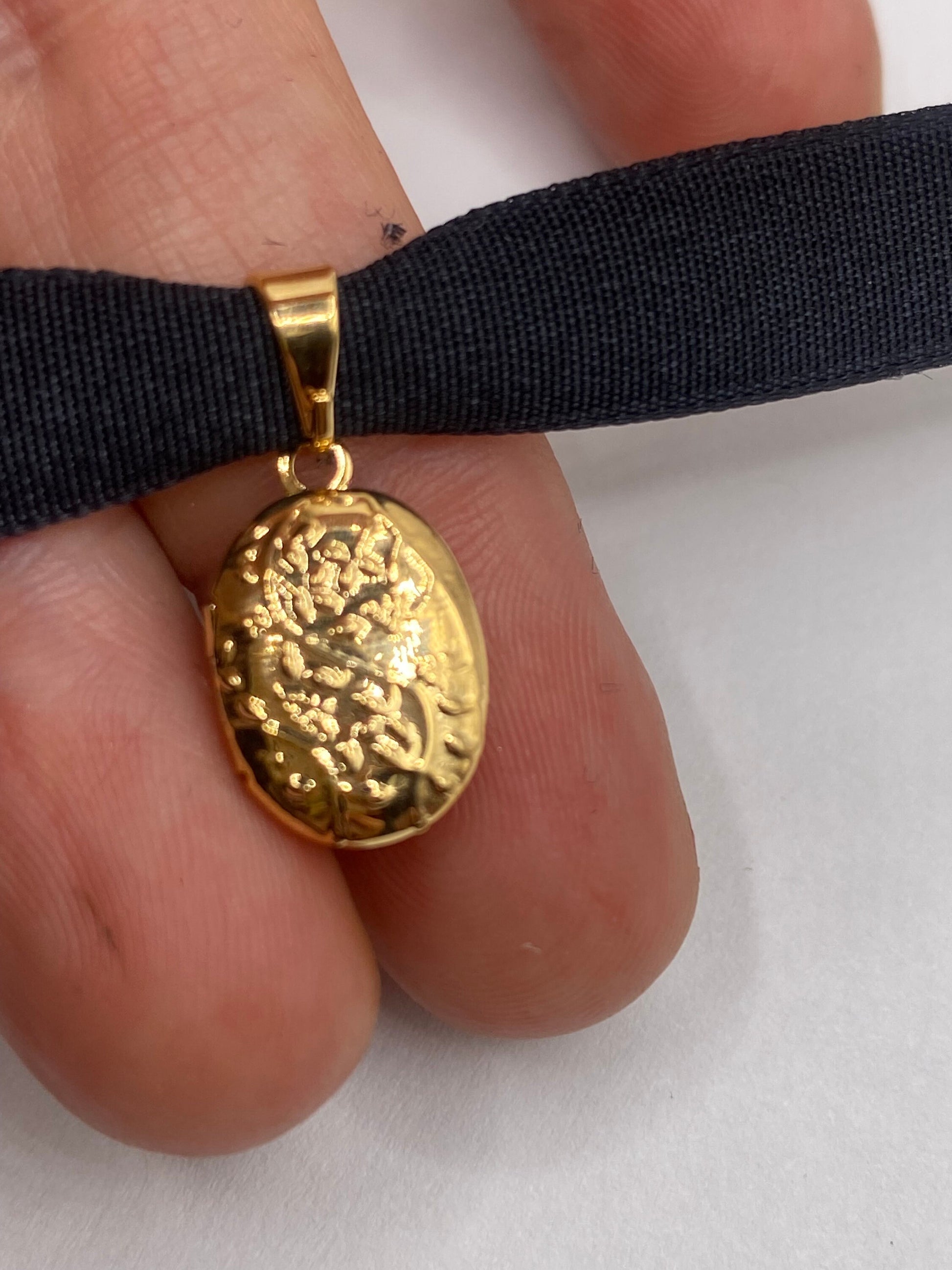 Vintage Locket Choker Gold Filled Deco Etched Necklace