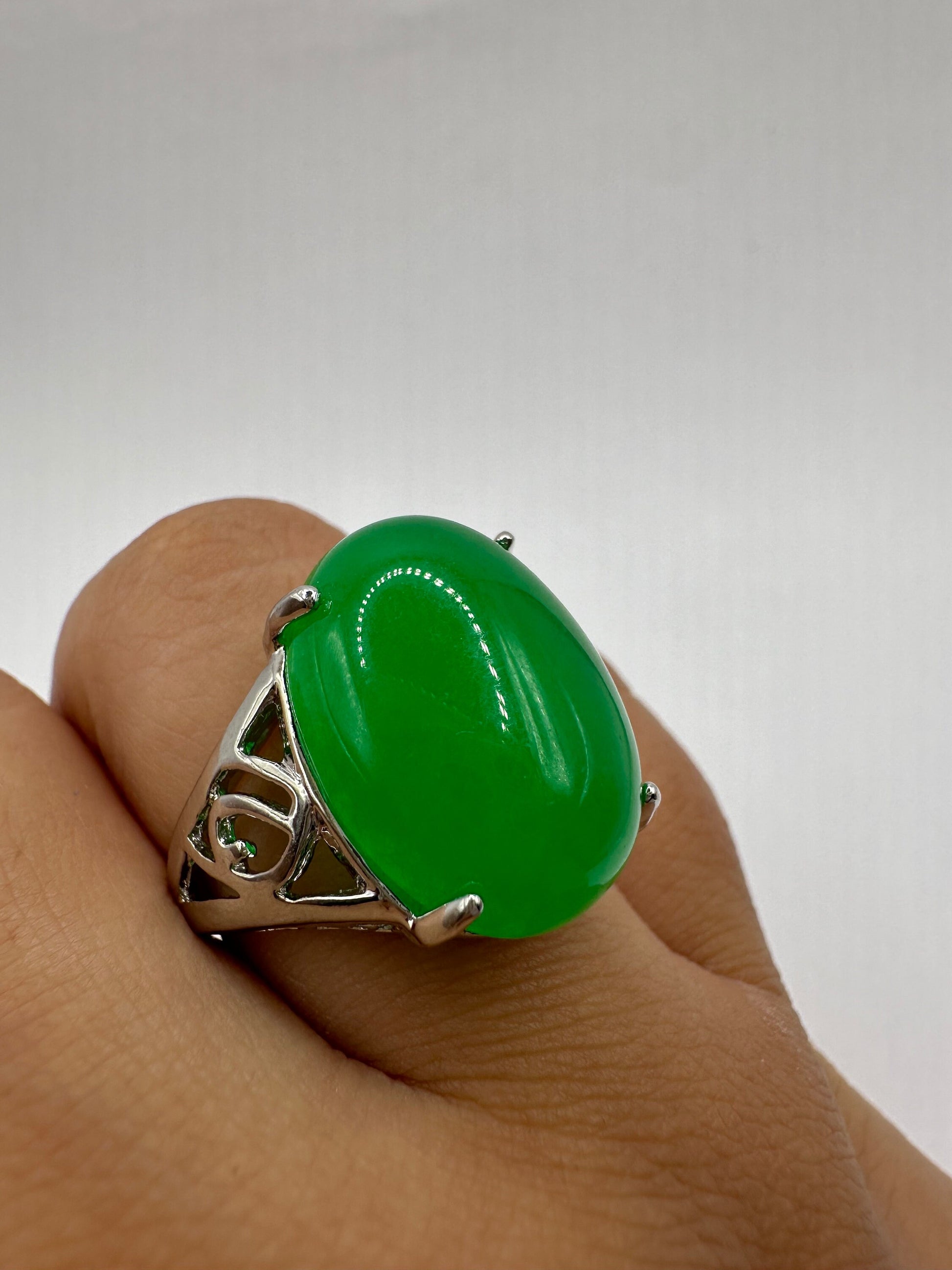 Vintage Lucky Green Nephrite Jade Ring