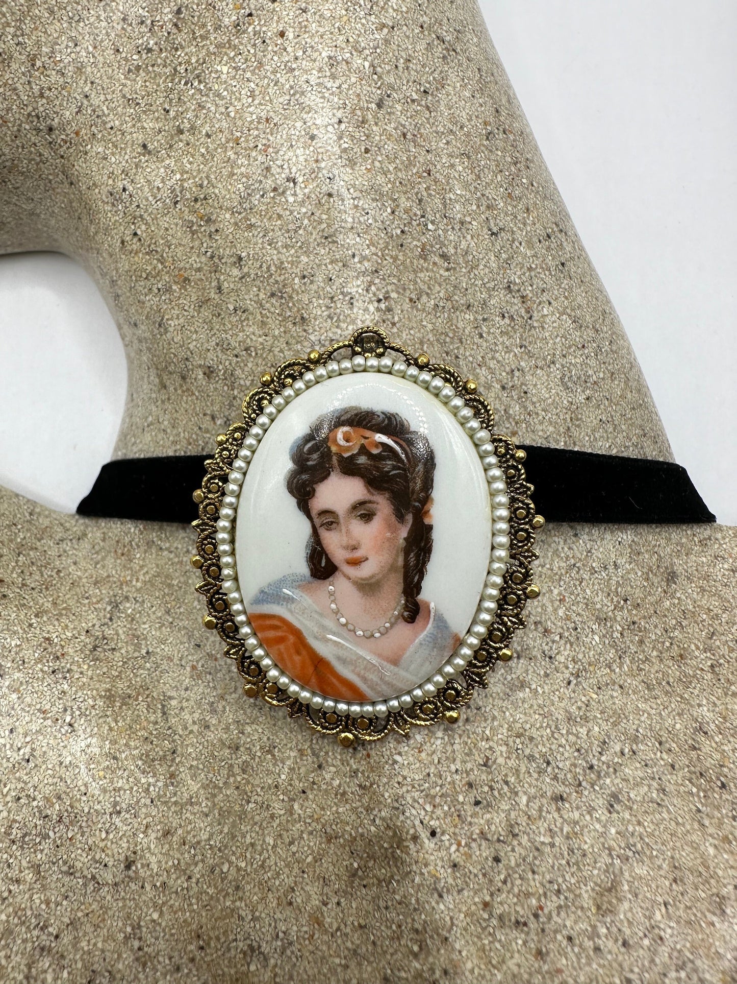Vintage Genuine French Limoges Hand Painted Porcelian Cameo Bronze Necklace Choker pin
