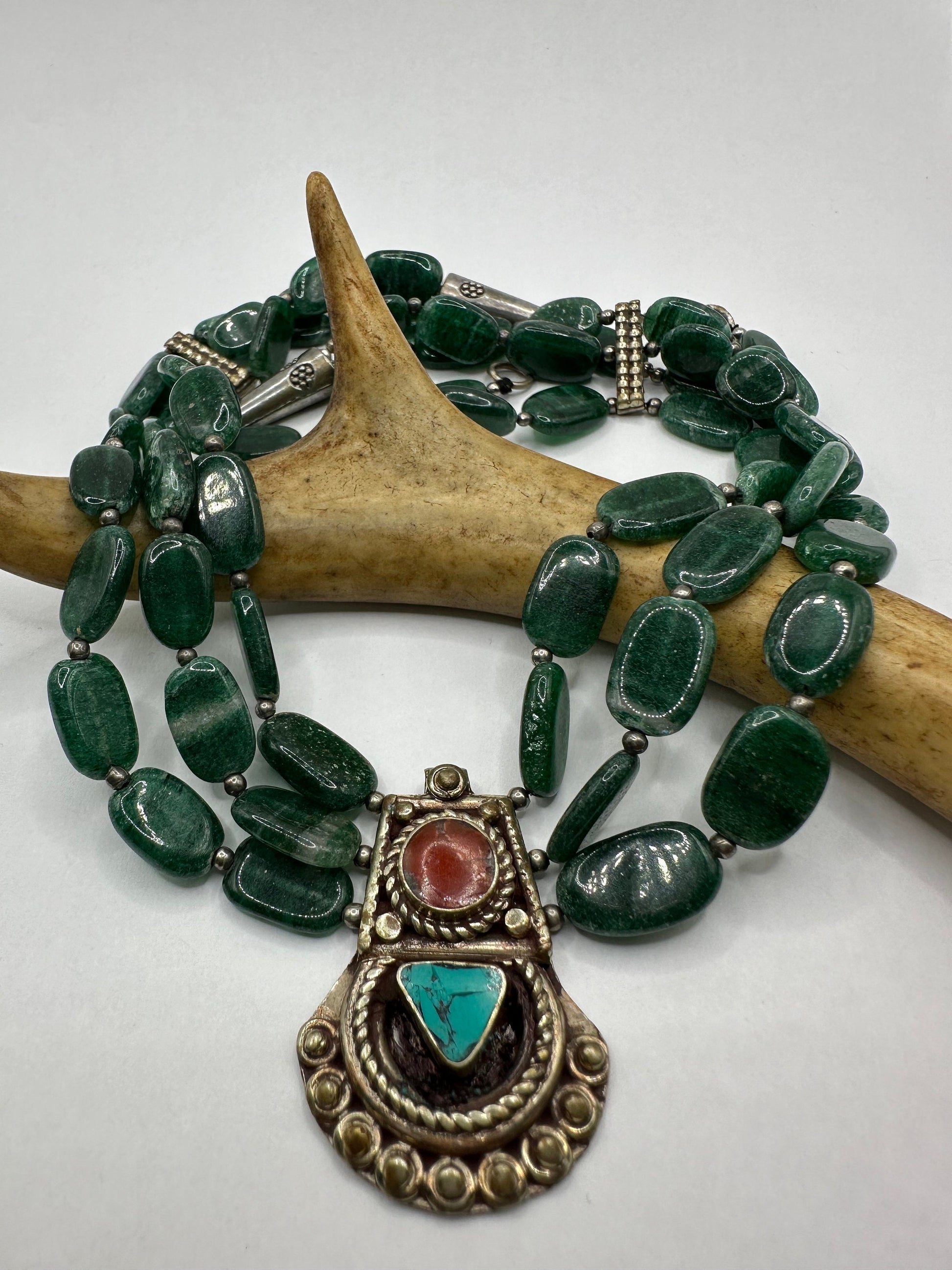 Vintage Green Moss Agate Choker Turquoise Red Coral Pendant