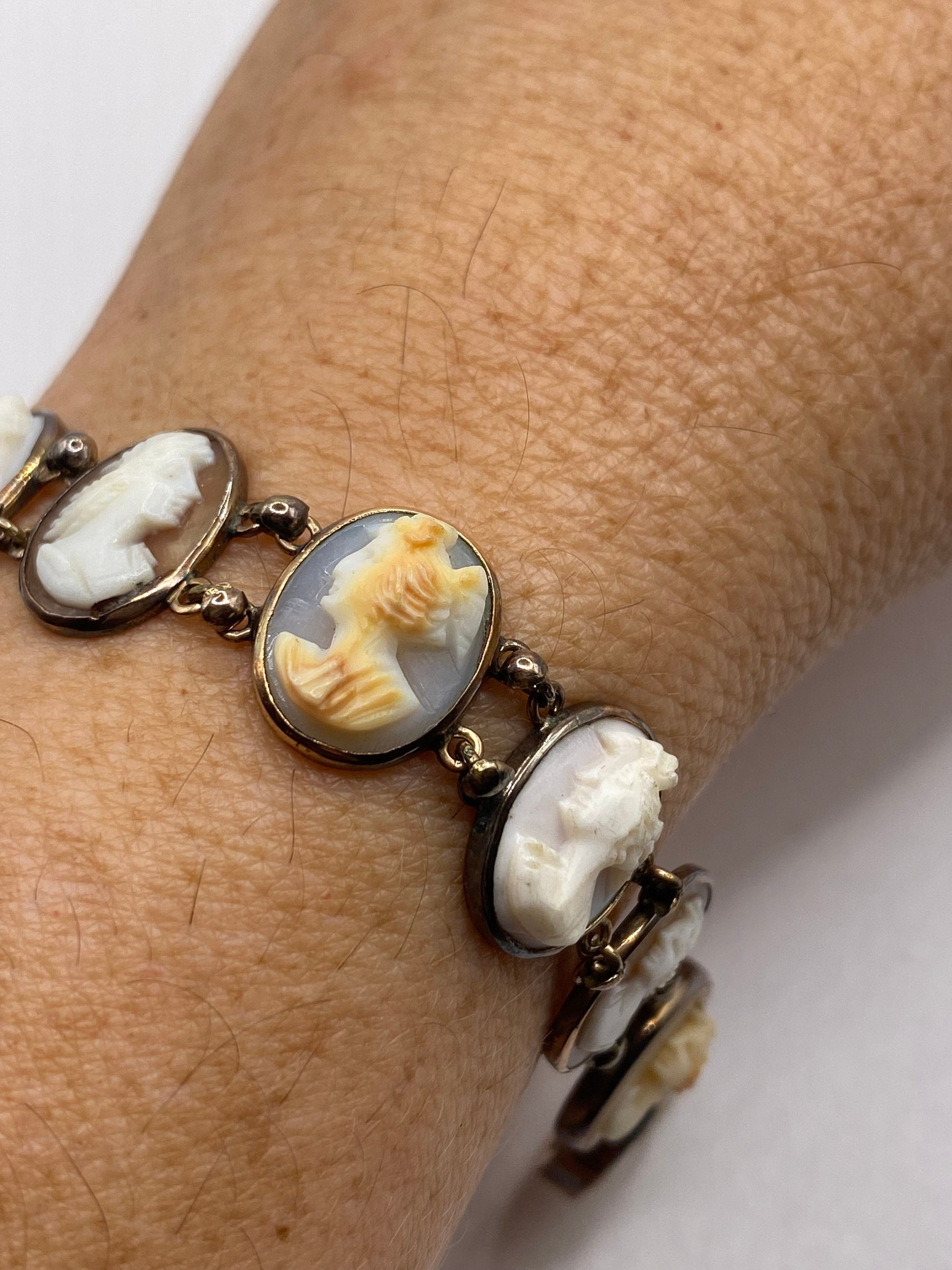 Vintage Cameo Bracelet 14k Yellow Gold 6.5 inches