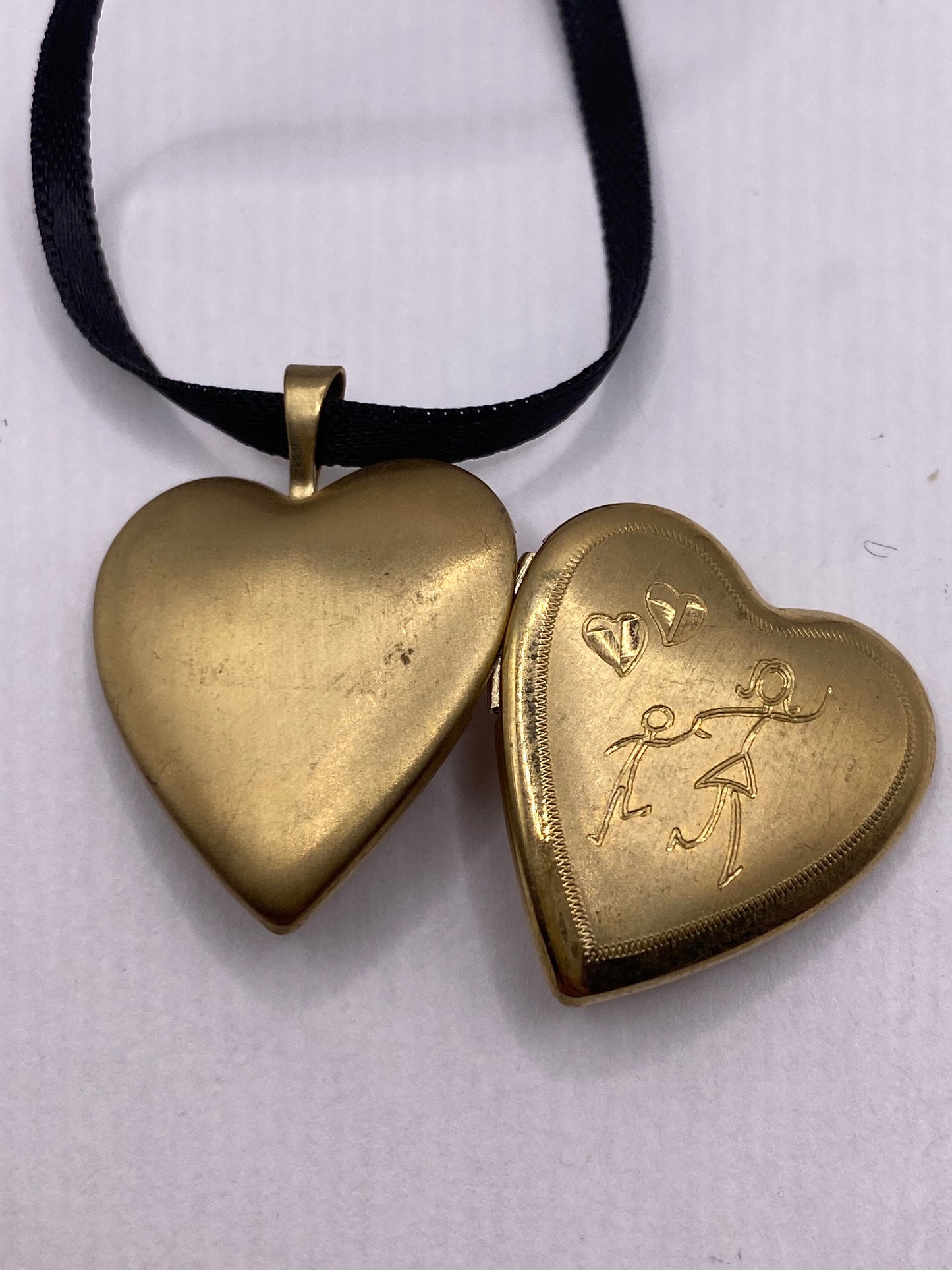 Vintage Gold Locket | Tiny Heart 9k Gold Filled Pendant Photo Memory Charm Engraved Mother Child Hearts Big Sister | Choker Necklace