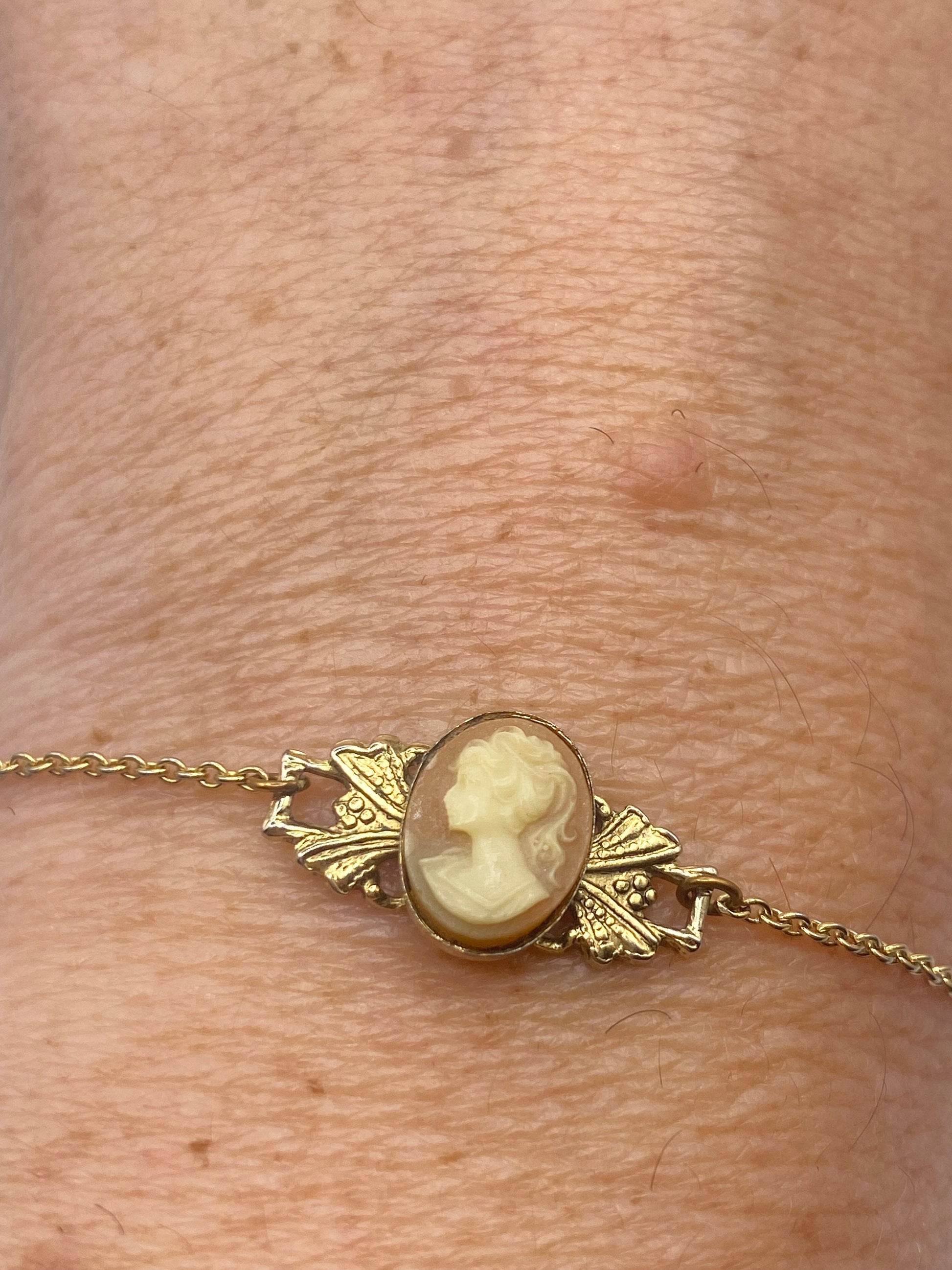 Vintage Cameo Bracelet 14k Yellow Gold Filled