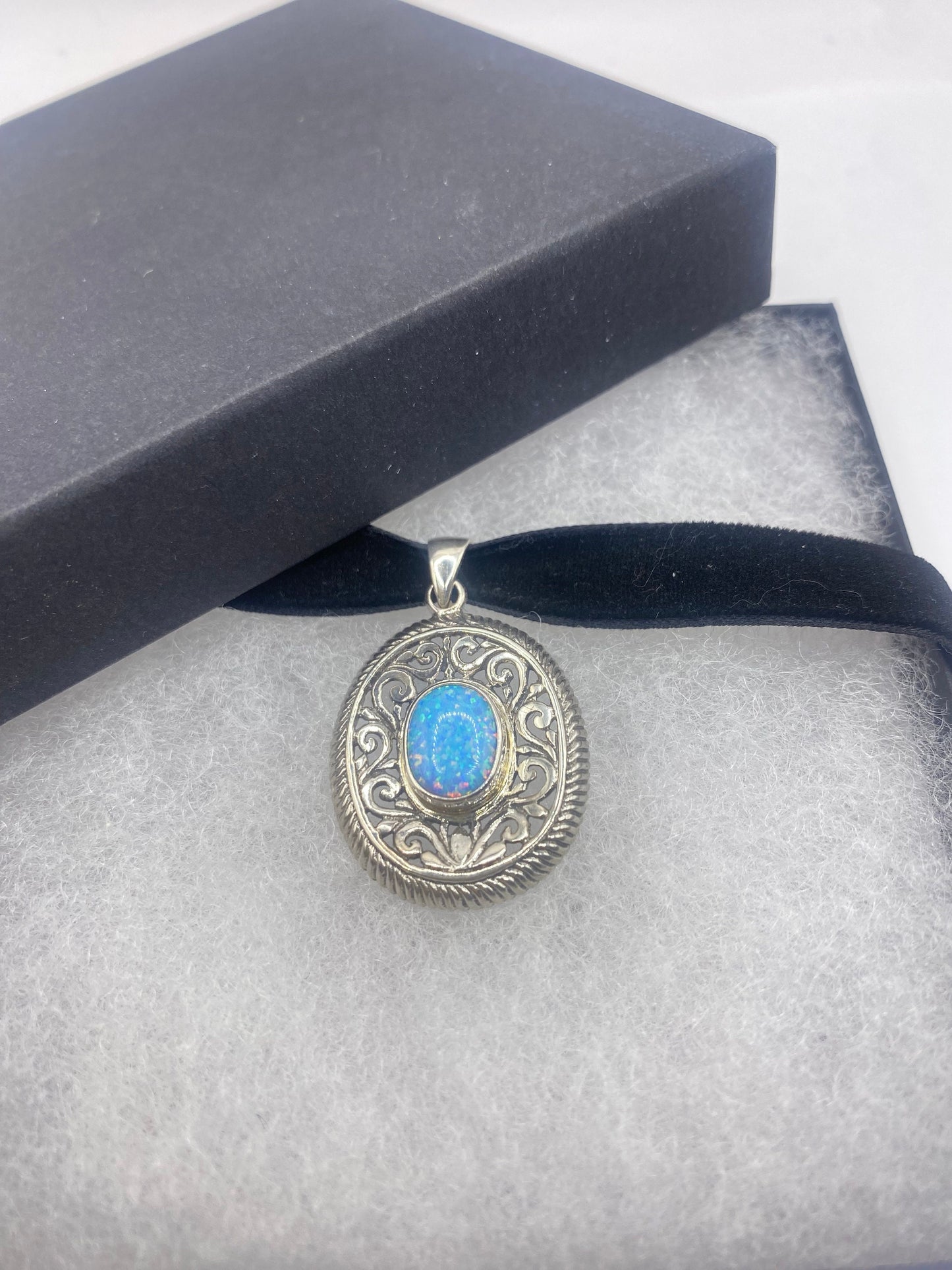 Vintage White Opal Choker 925 Sterling Silver Pendant Necklace