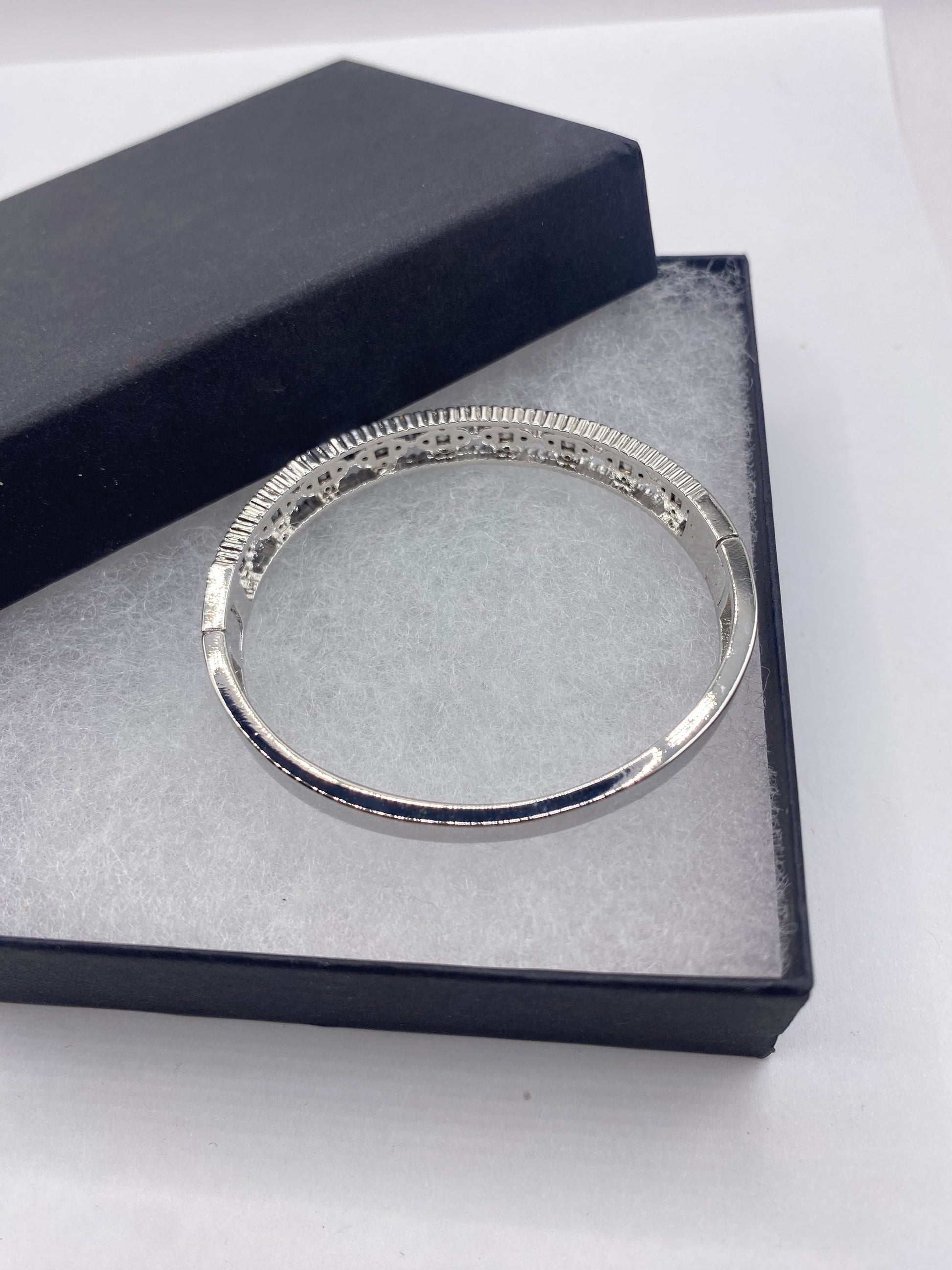 Vintage Childs Small 4 inch Bangle Bracelet 9k White Gold filled