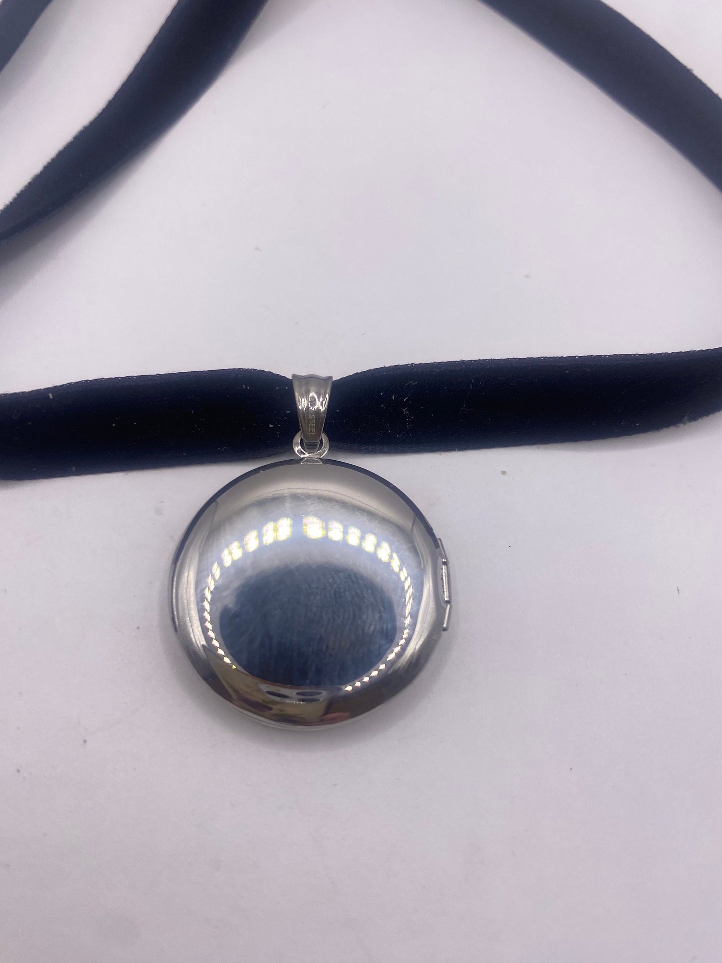 Vintage Silver Locket |Round Photo Charm Stainless Steel Deco Choker Necklace