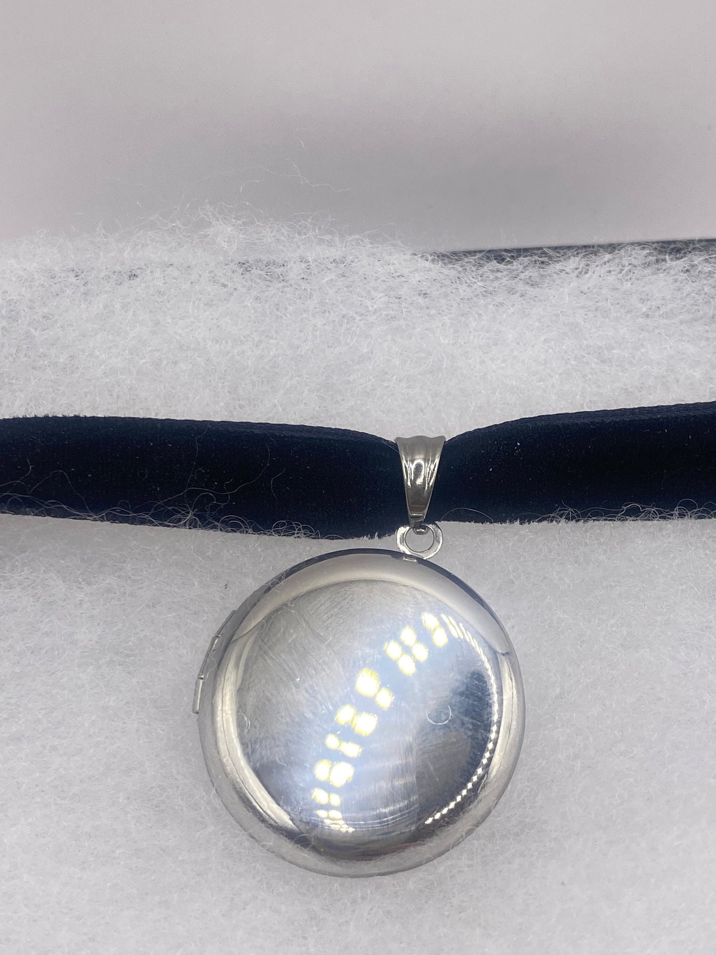 Vintage Silver Locket |Round Photo Charm Stainless Steel Deco Choker Necklace