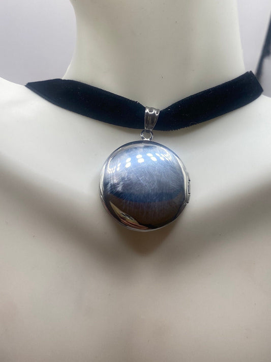 Vintage Silver Locket |Round Photo Charm Stainless Steel Deco Choker Necklace