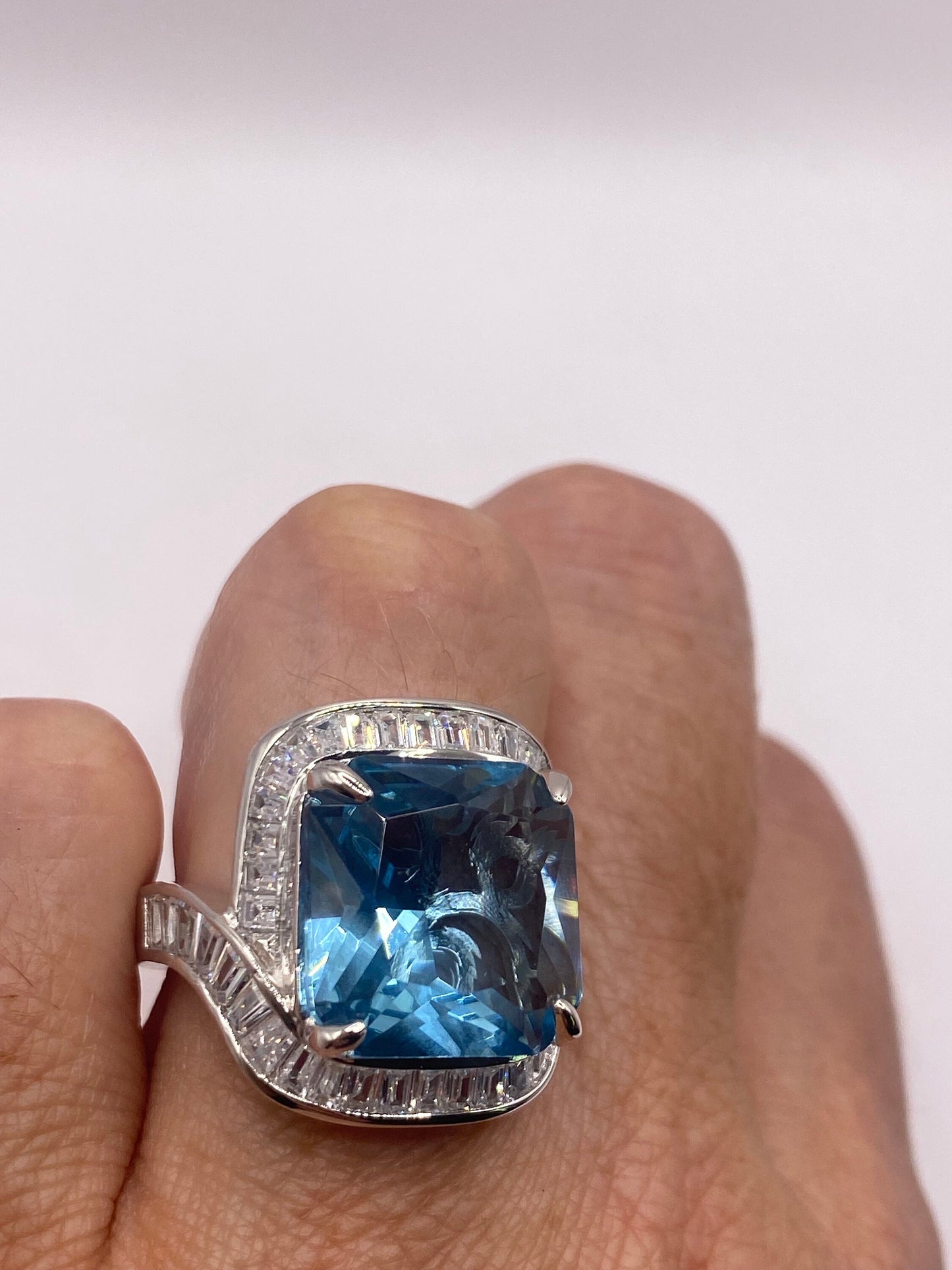 Vintage Genuine Blue Topaz 925 Sterling Silver Cocktail Ring
