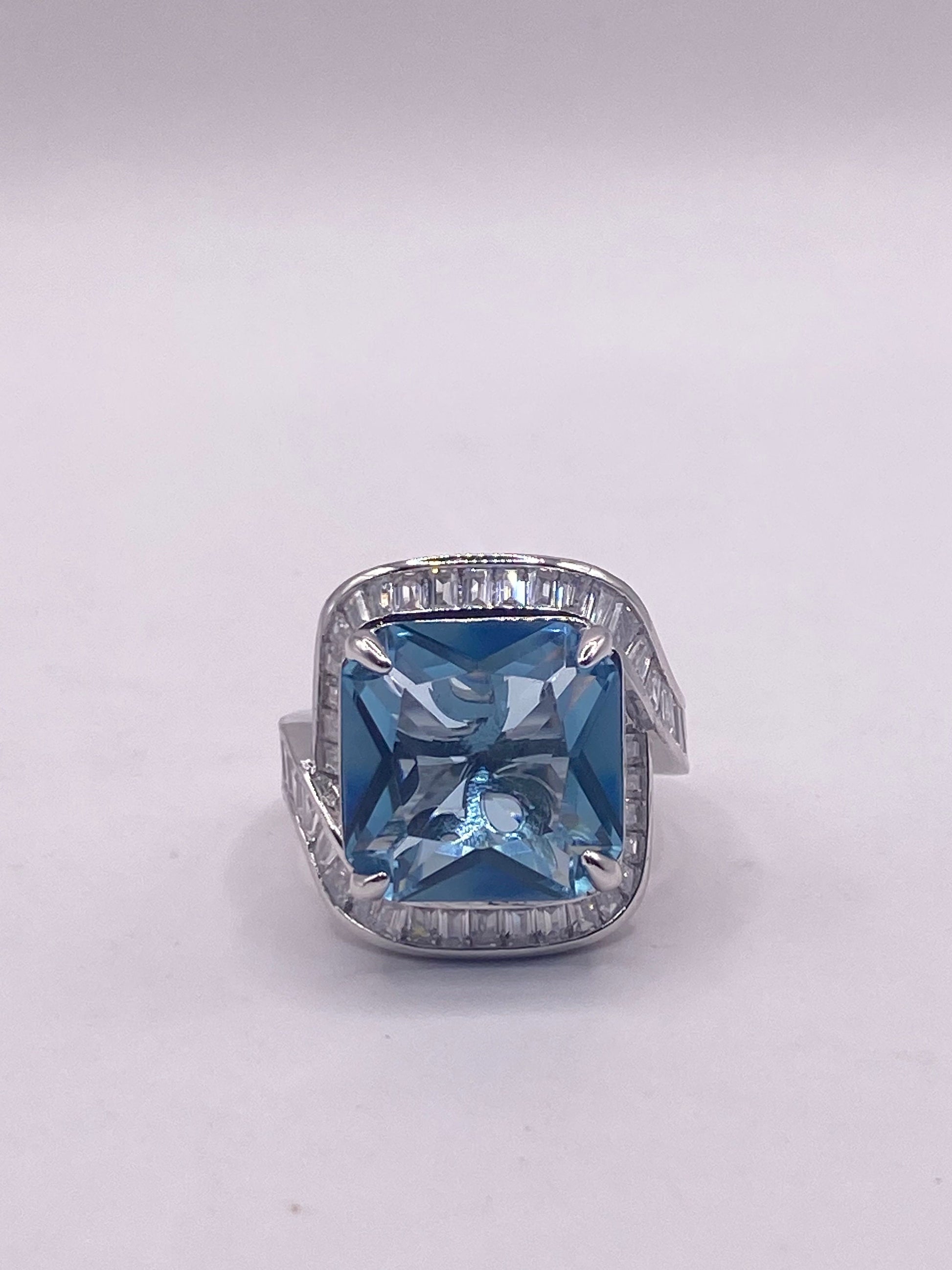 Vintage Genuine Blue Topaz 925 Sterling Silver Cocktail Ring