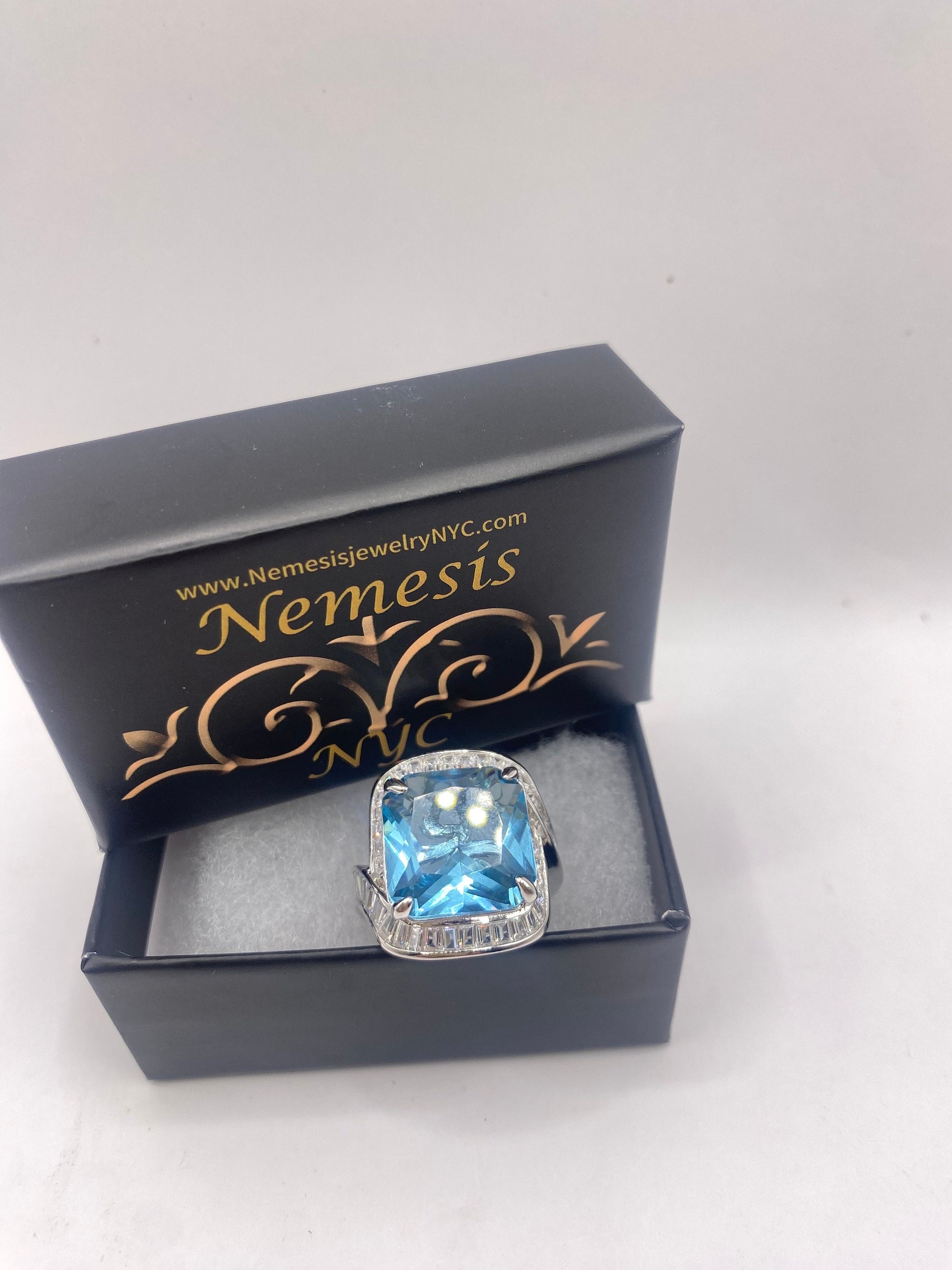 Vintage Genuine Blue Topaz 925 Sterling Silver Cocktail Ring