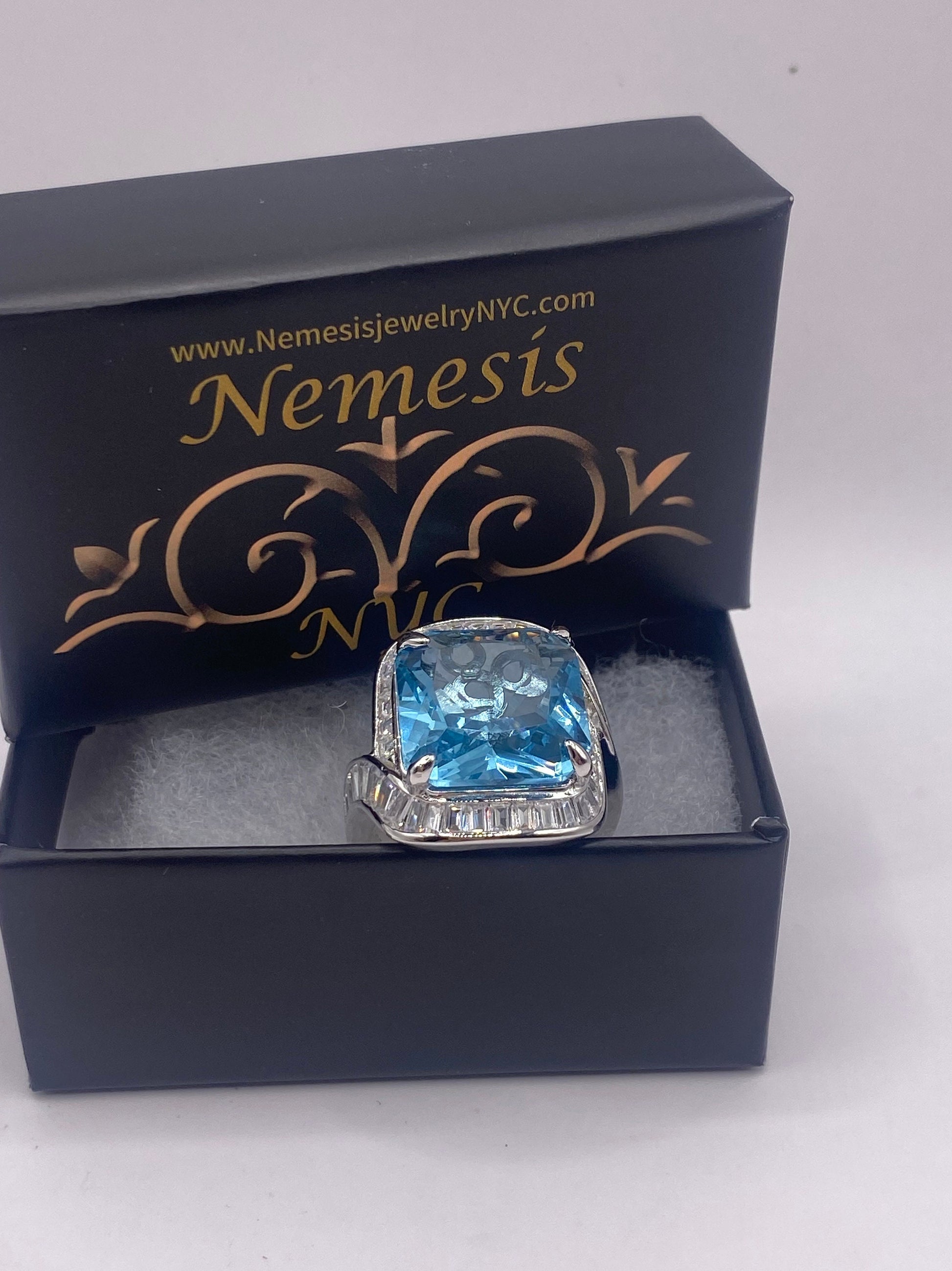 Vintage Genuine Blue Topaz 925 Sterling Silver Cocktail Ring