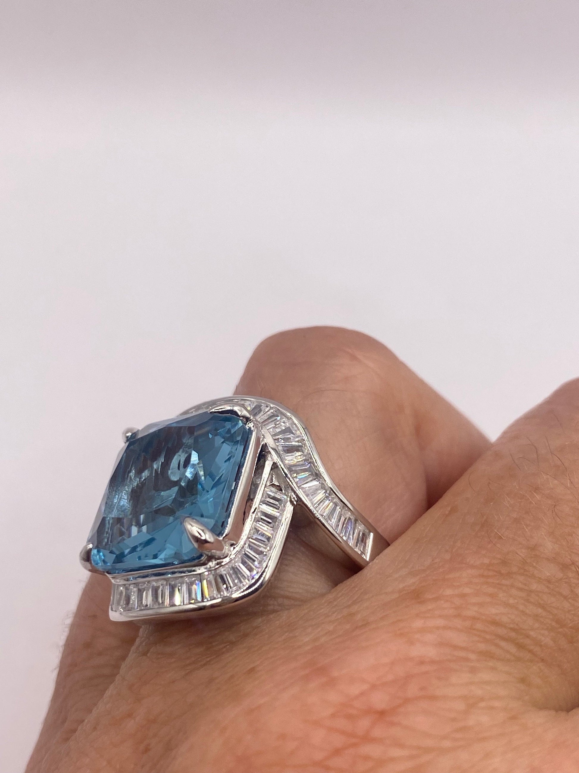 Vintage Genuine Blue Topaz 925 Sterling Silver Cocktail Ring