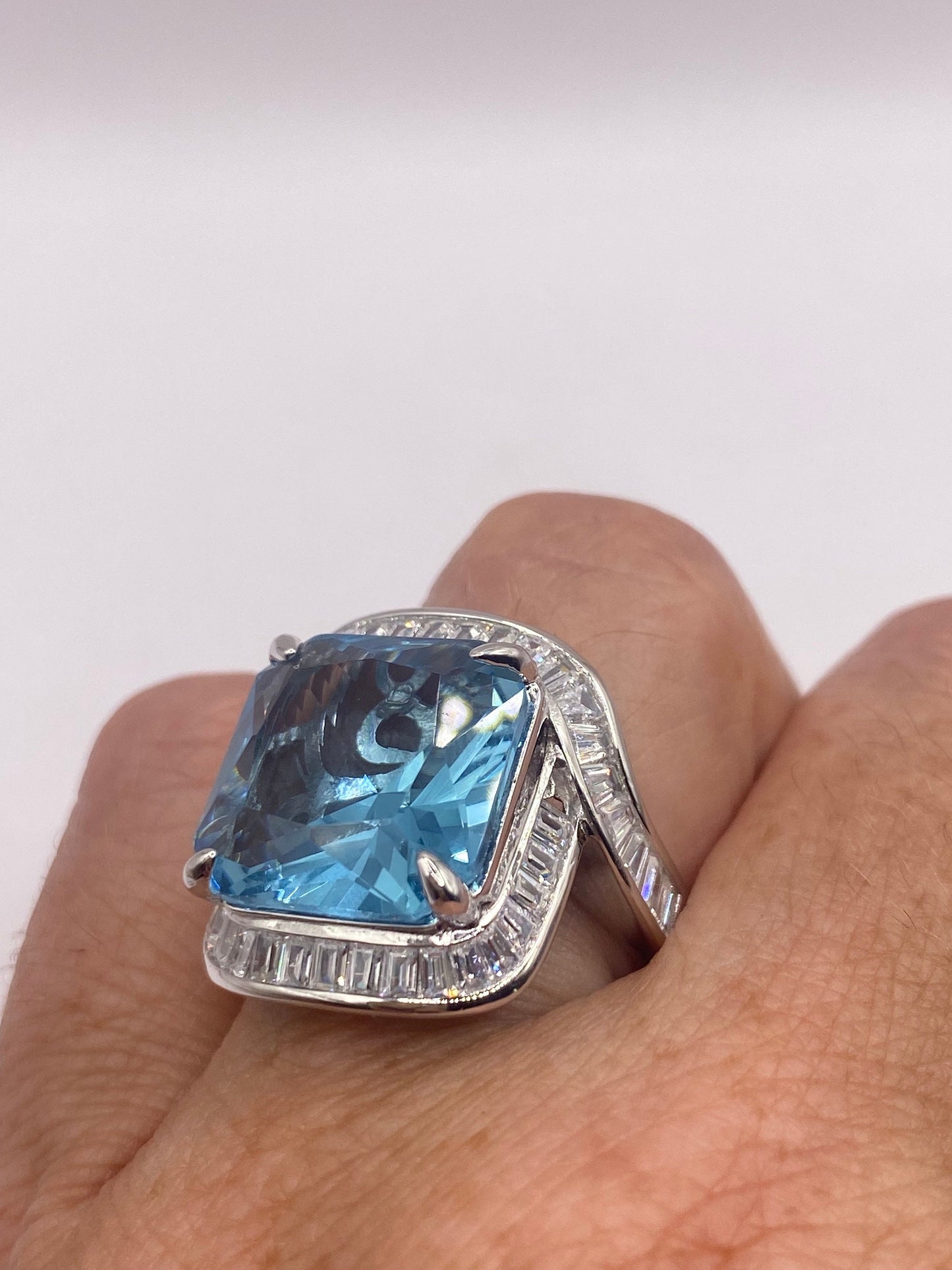 Vintage Genuine Blue Topaz 925 Sterling Silver Cocktail Ring
