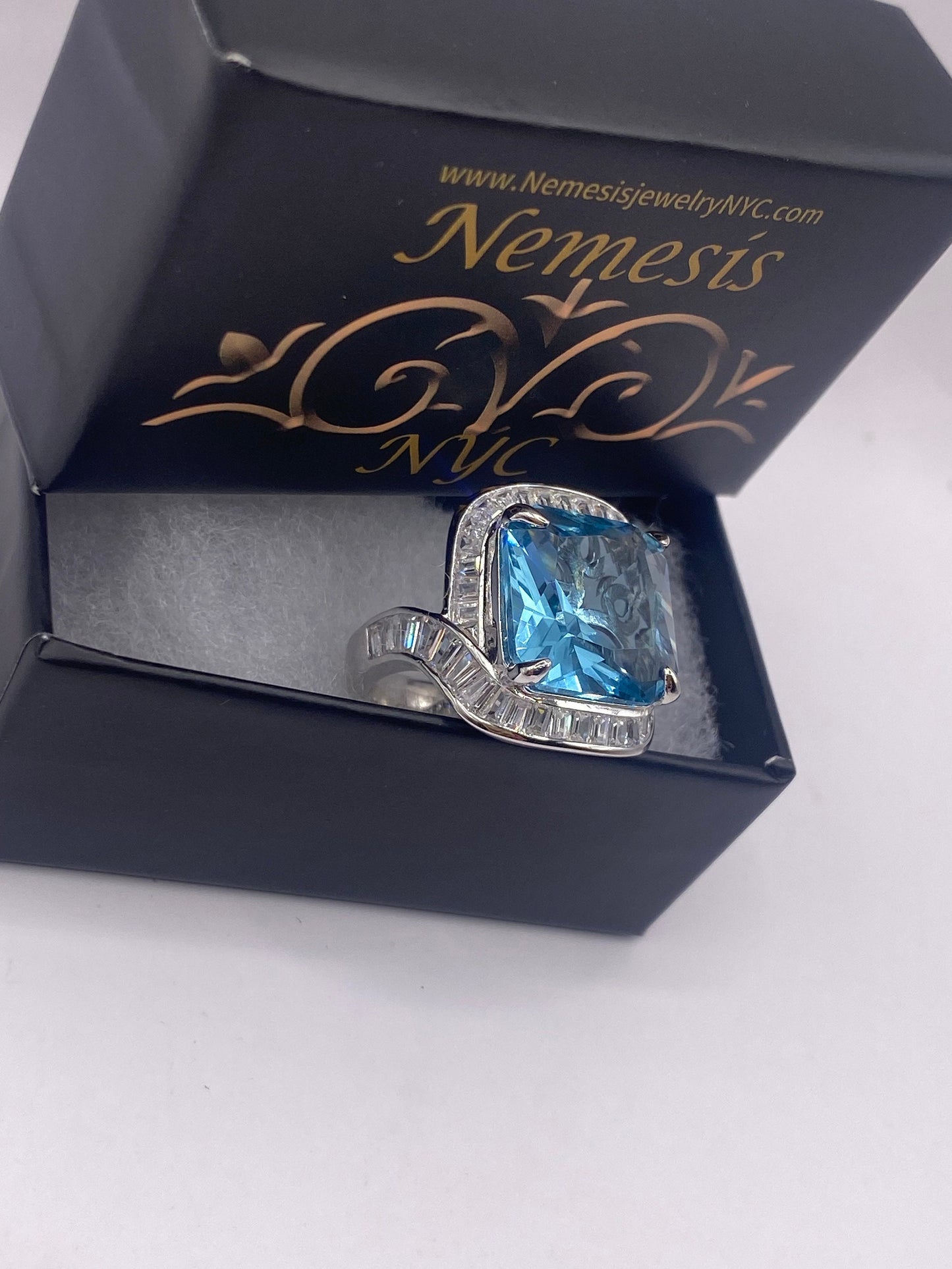 Vintage Genuine Blue Topaz 925 Sterling Silver Cocktail Ring
