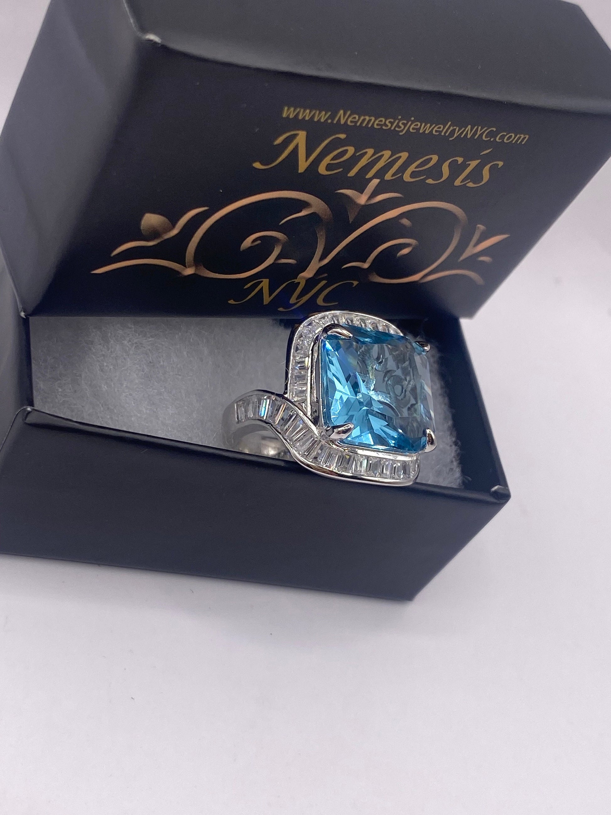 Vintage Genuine Blue Topaz 925 Sterling Silver Cocktail Ring