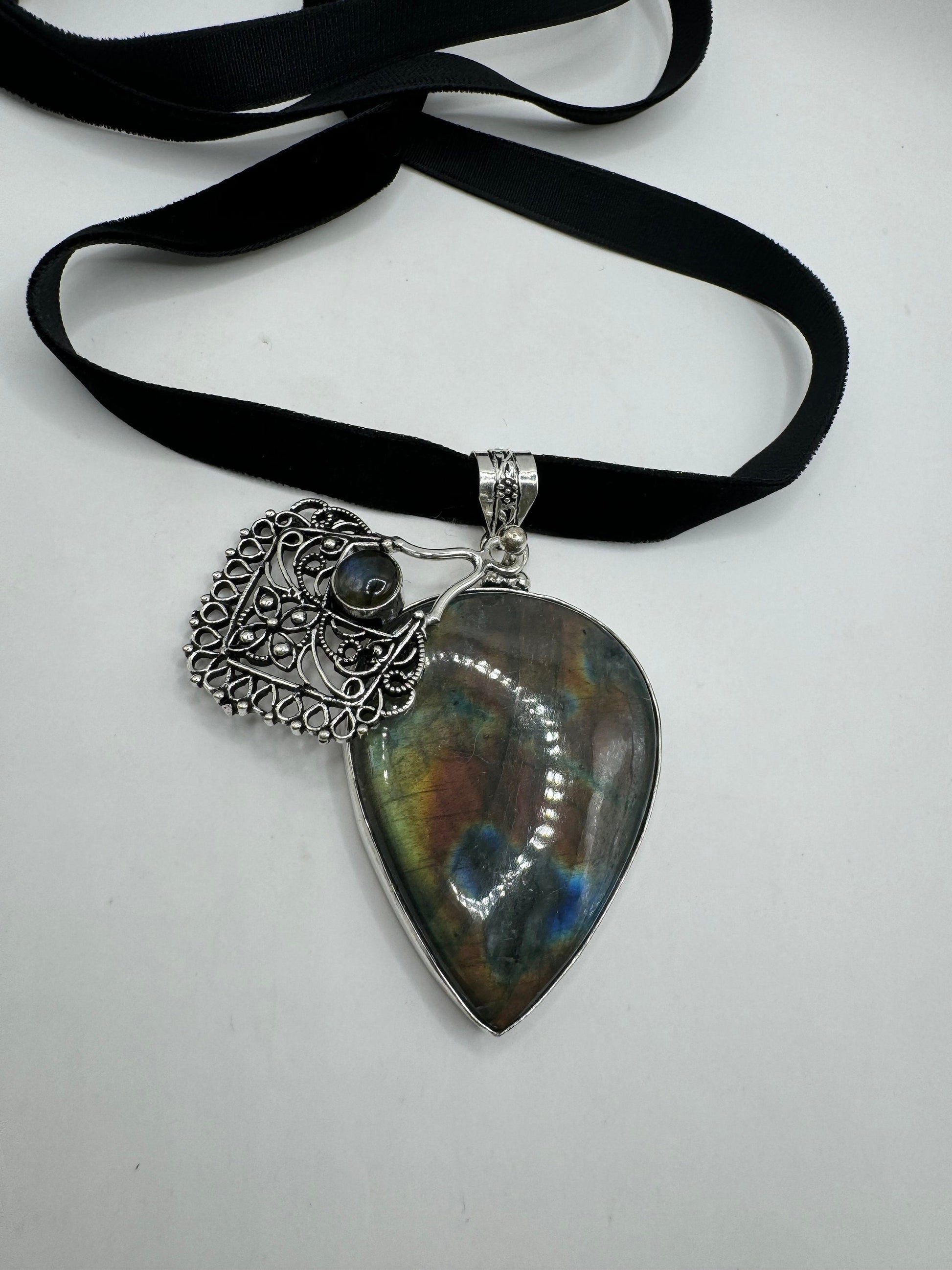 Vintage Silver Genuine Rainbow Labradorite Choker Black Velvet Necklace.