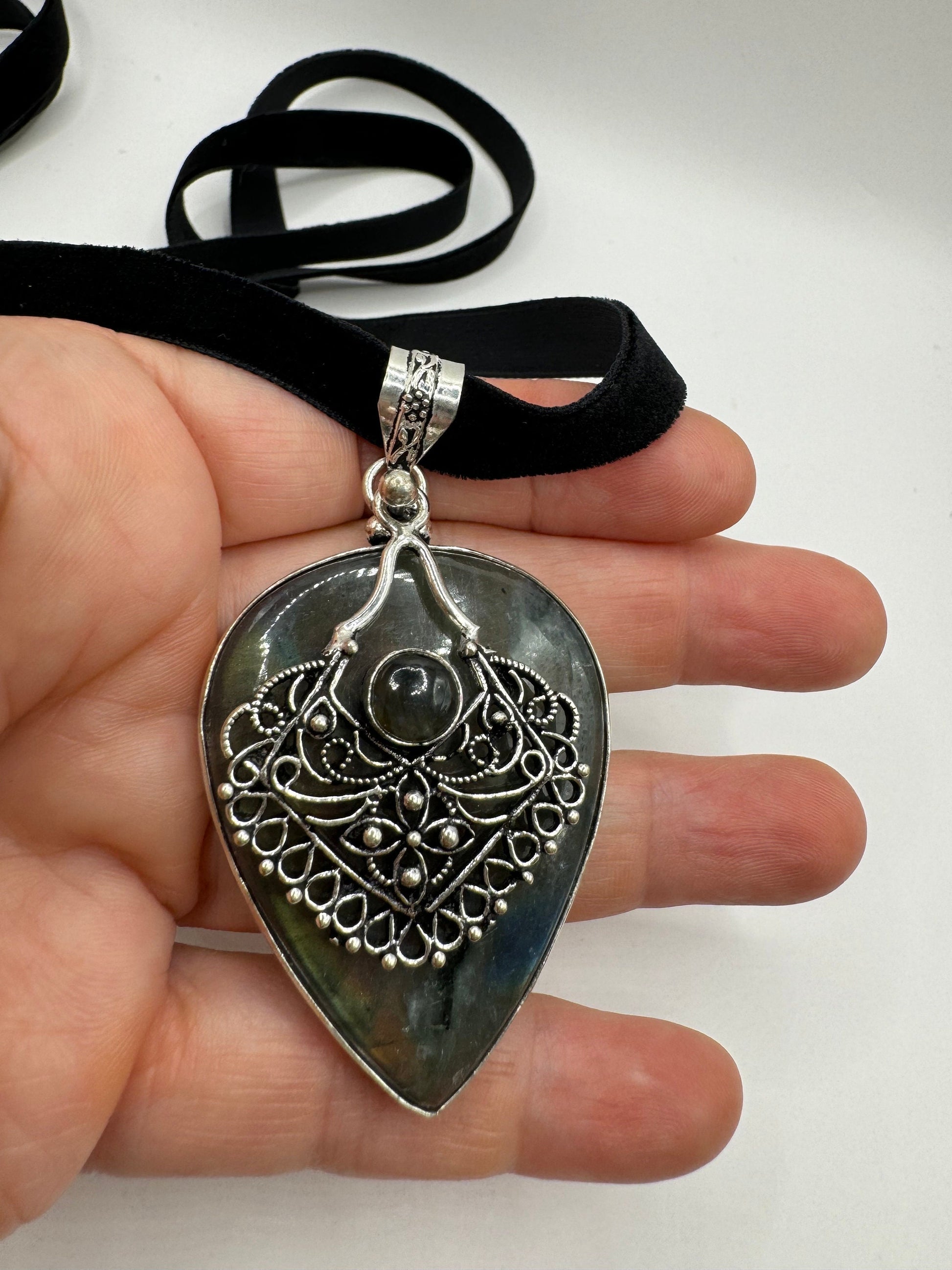 Vintage Silver Genuine Rainbow Labradorite Choker Black Velvet Necklace.