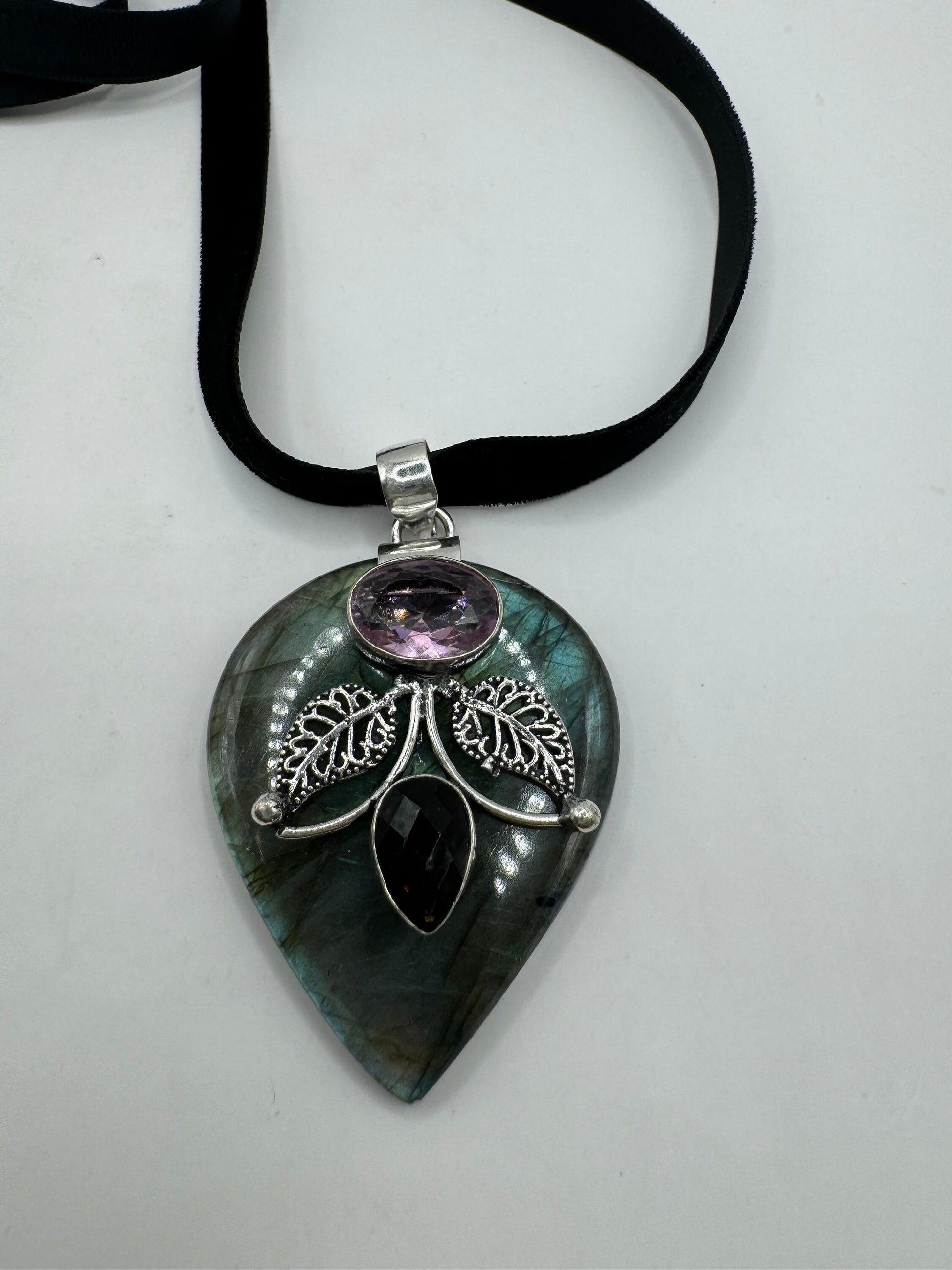 Vintage Silver Genuine Rainbow Labradorite Choker Black Velvet Necklace.