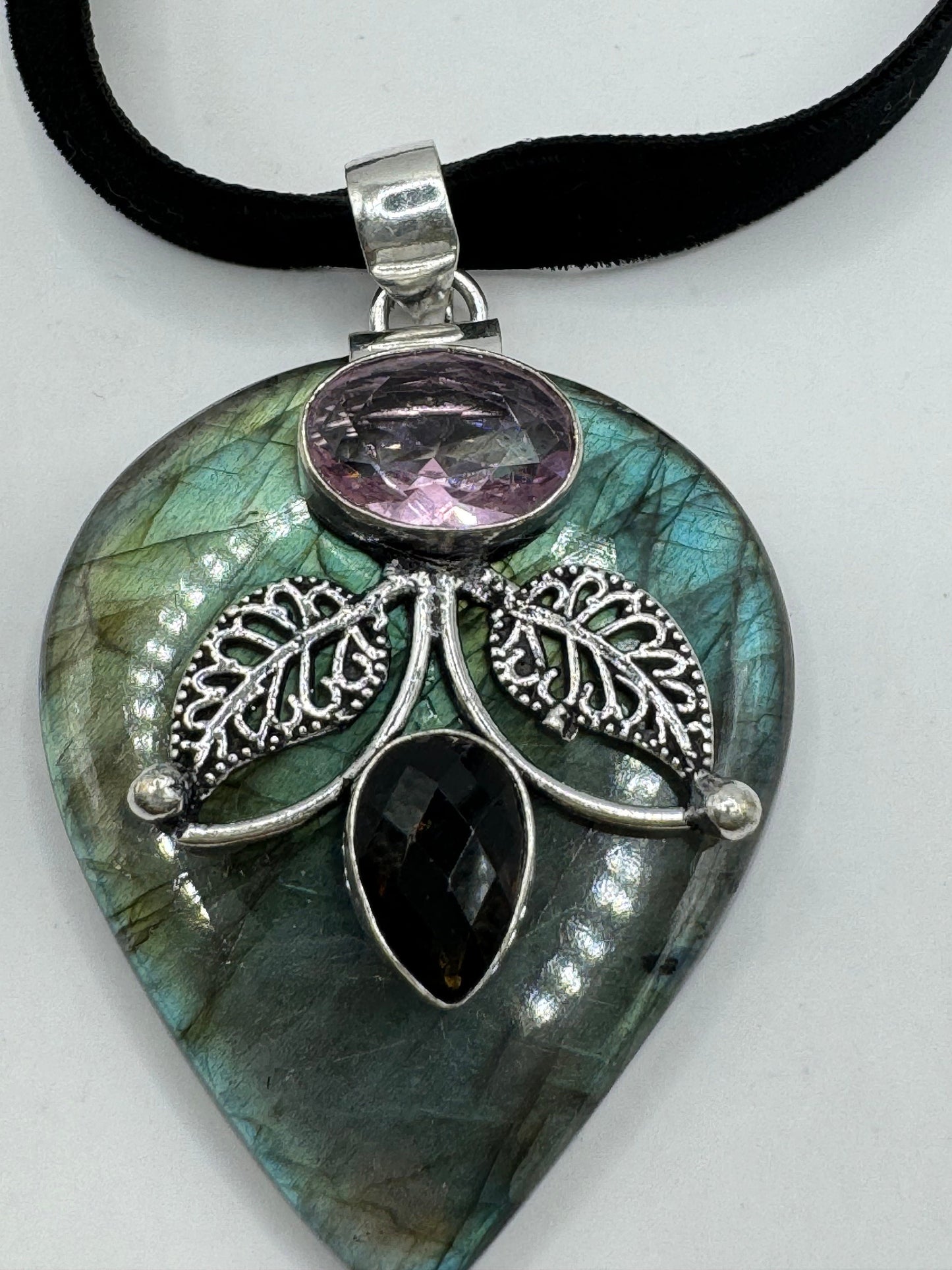 Vintage Silver Genuine Rainbow Labradorite Choker Black Velvet Necklace.