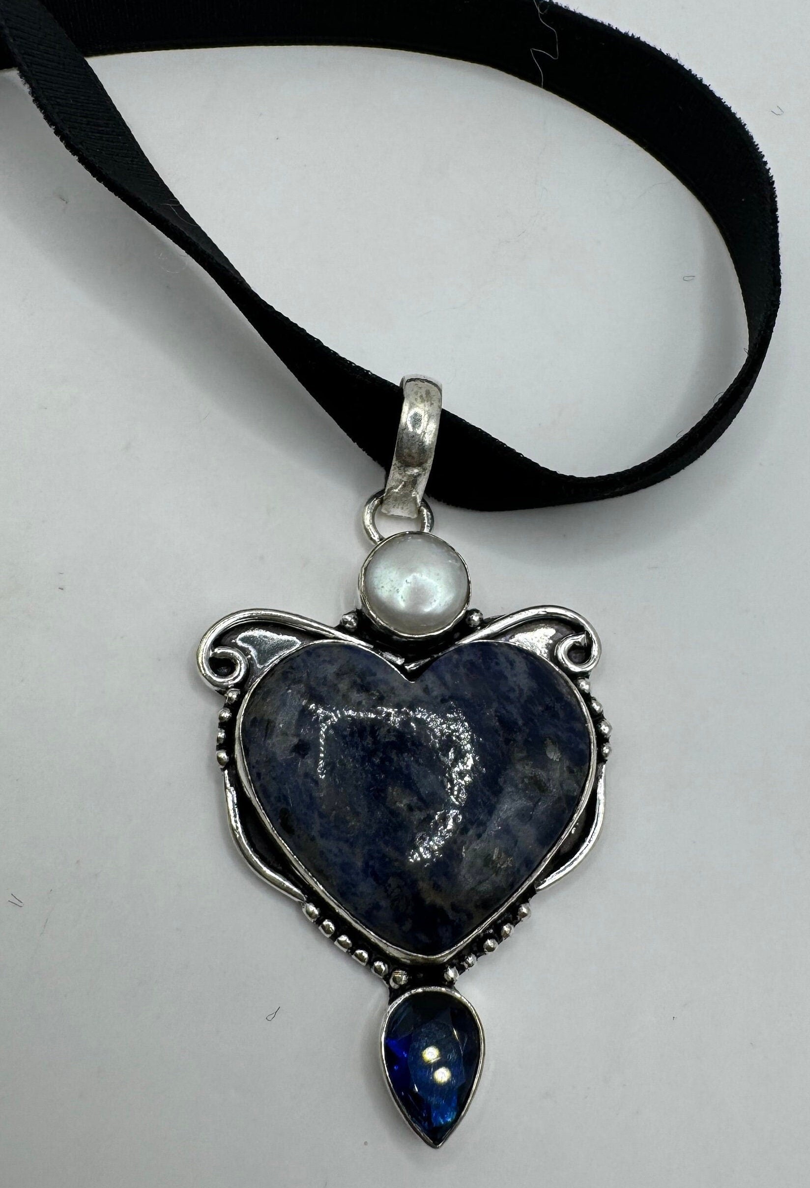 Bohemian Vintage Heart Cut Droplet Blue Genuine Sodalite Cloker Necklace Black Velvet ribbon