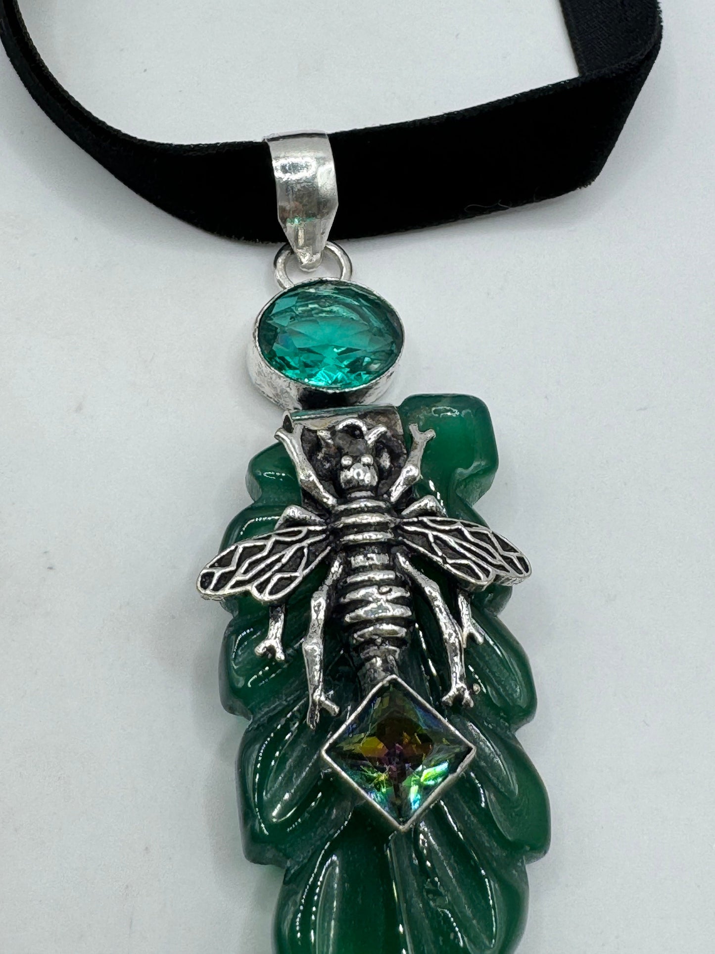 Vintage Green Chysopraise Leaf Bee Crystal Choker Pendant Black Velvet Choker