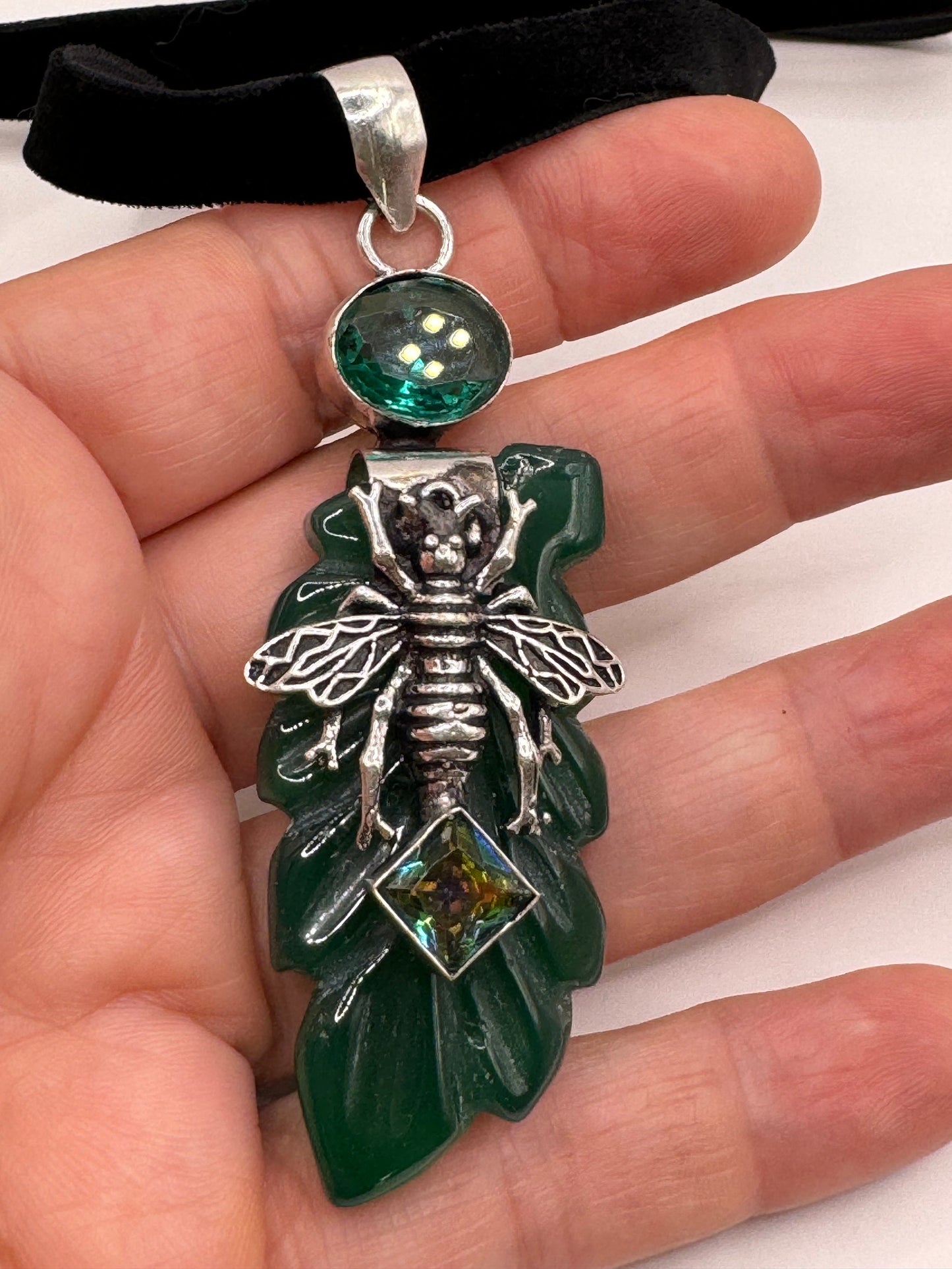Vintage Green Chysopraise Leaf Bee Crystal Choker Pendant Black Velvet Choker