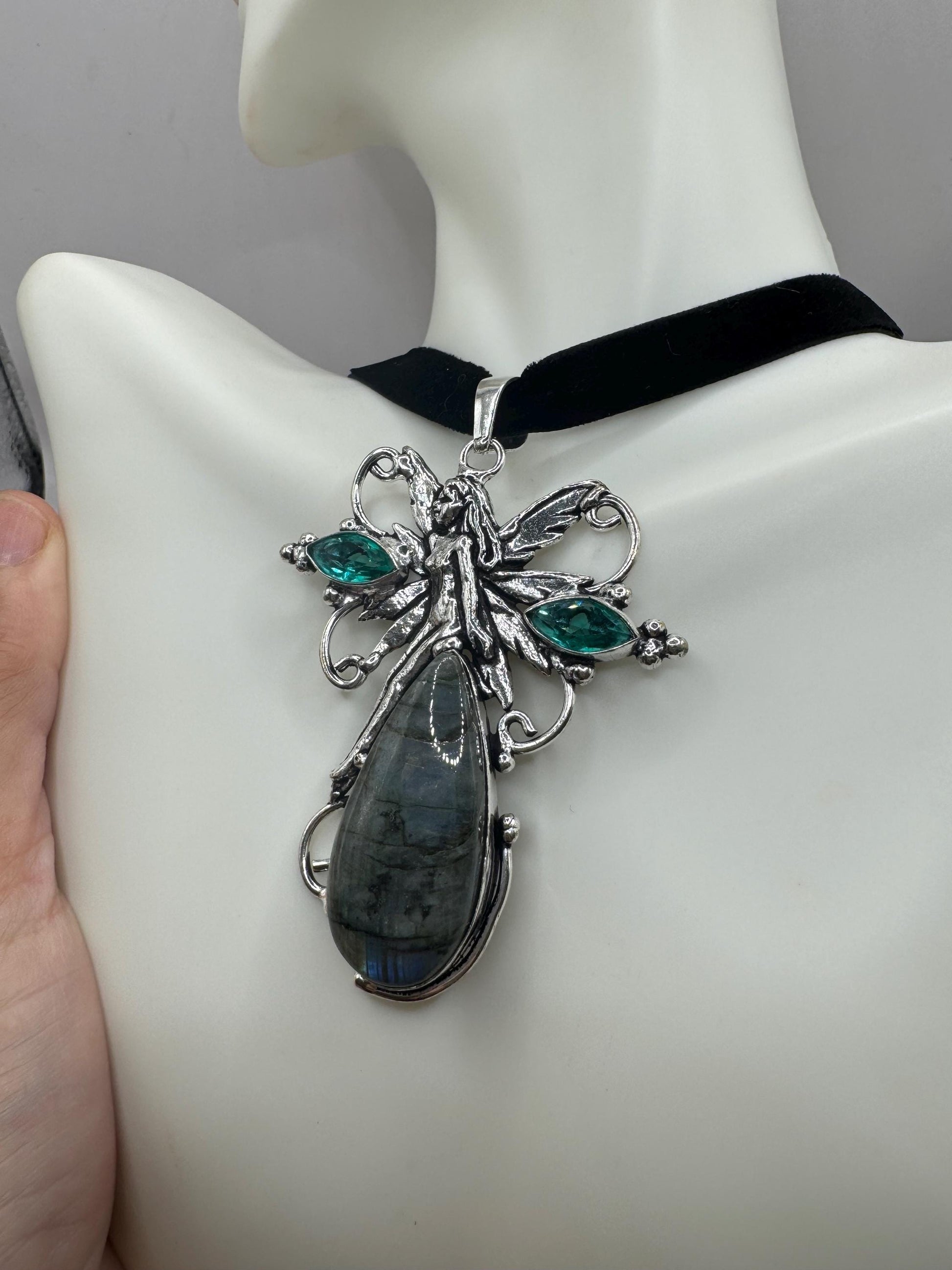 Vintage Silver Genuine Labradorite Gemstone Necklace.