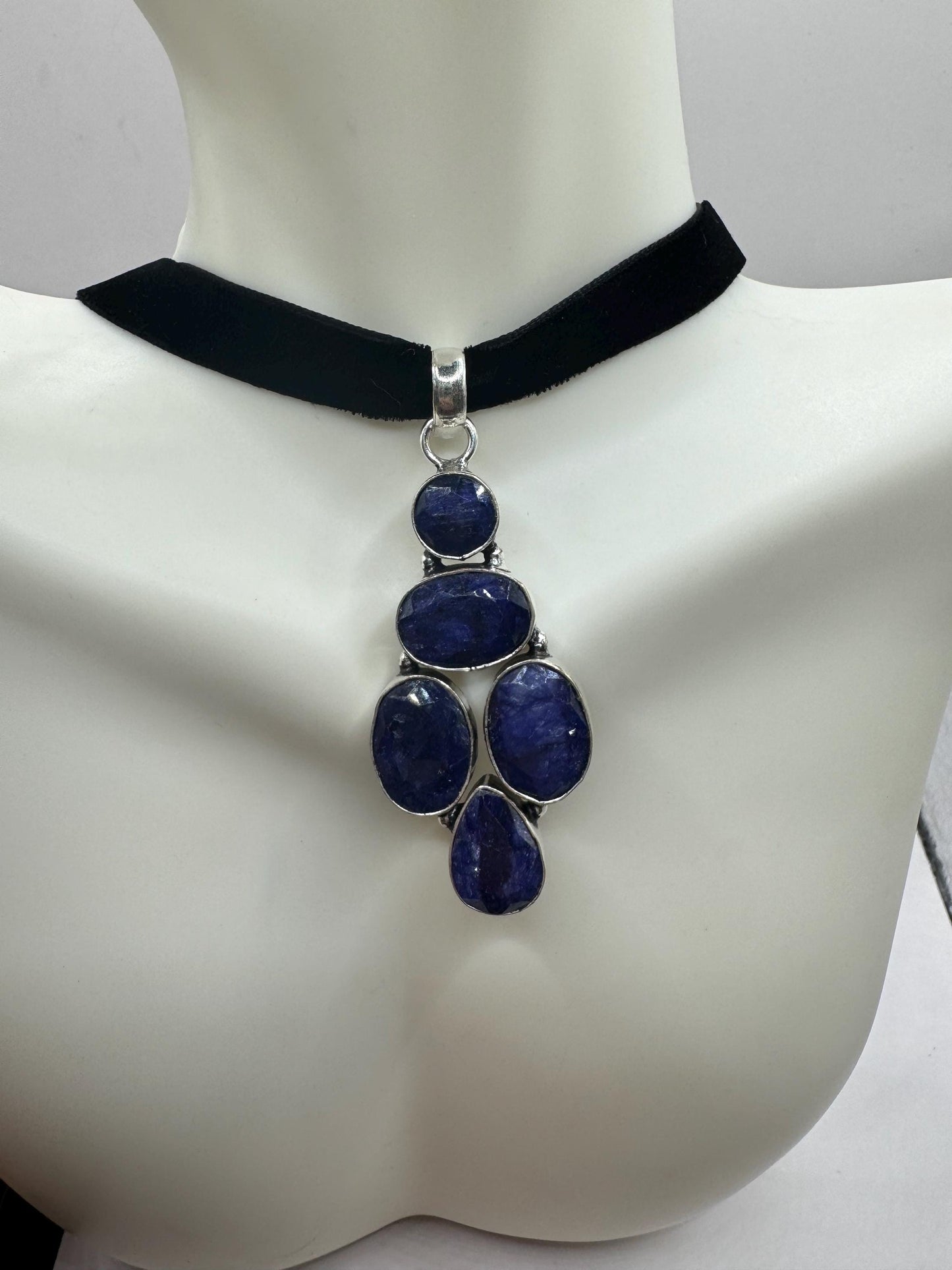 Vintage Blue Sapphire Choker Necklace.