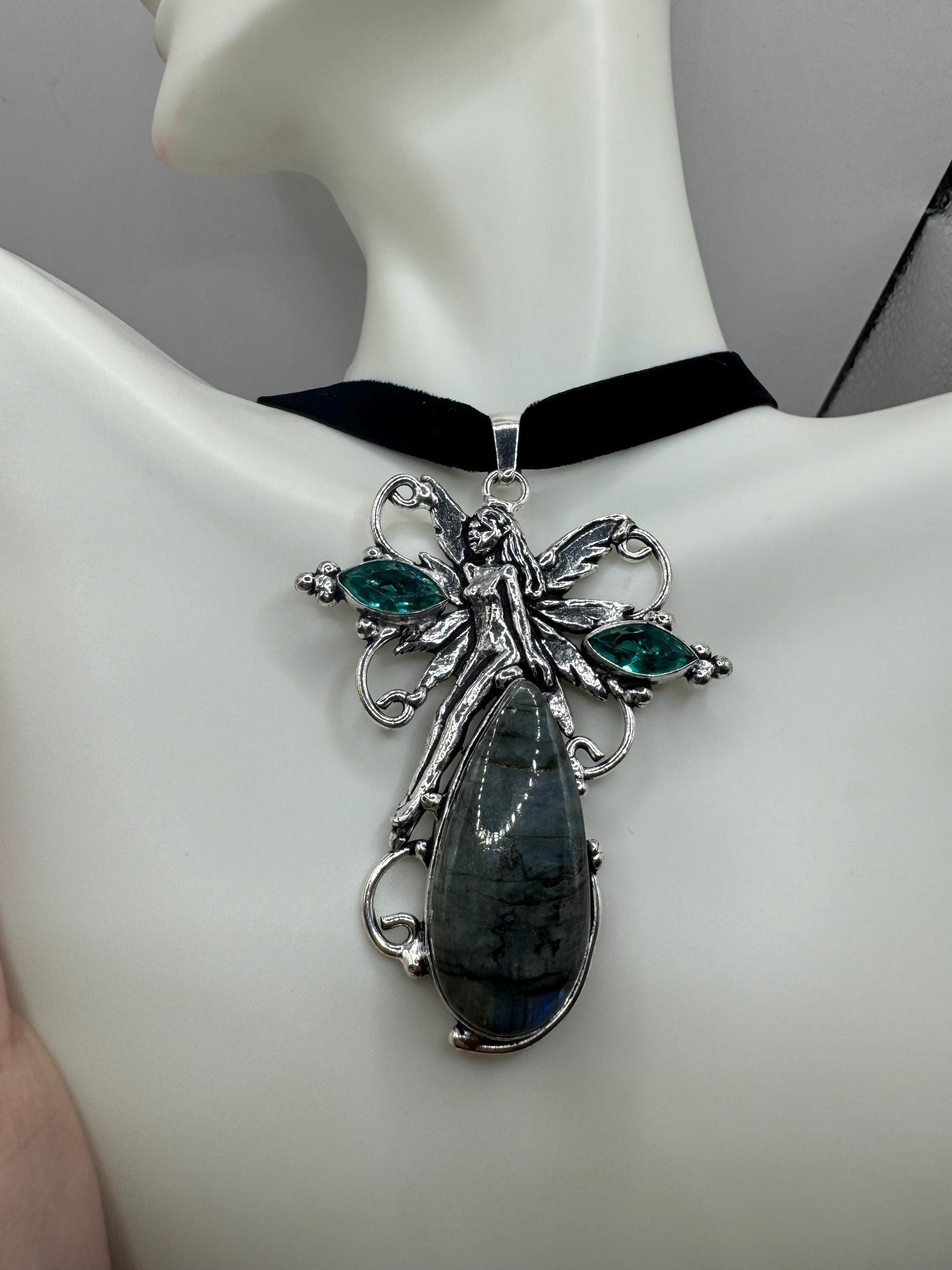 Vintage Silver Genuine Labradorite Gemstone Necklace.