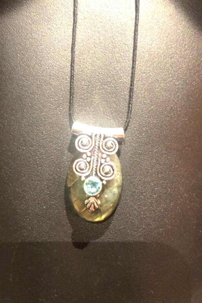 Vintage Silver Genuine Labradorite Blue Topaz Gemstone Necklace.