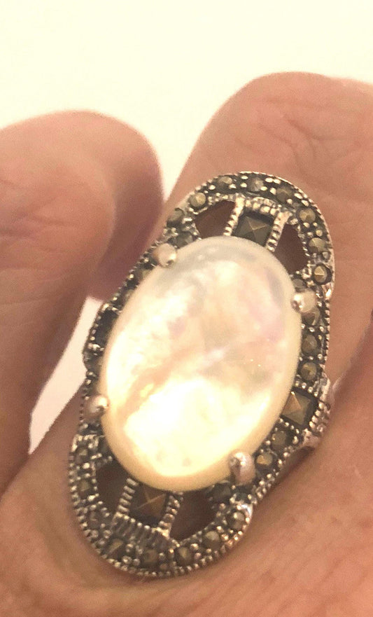 Vintage Mother of Pearl 925 Sterling Silver Marcasite Ring