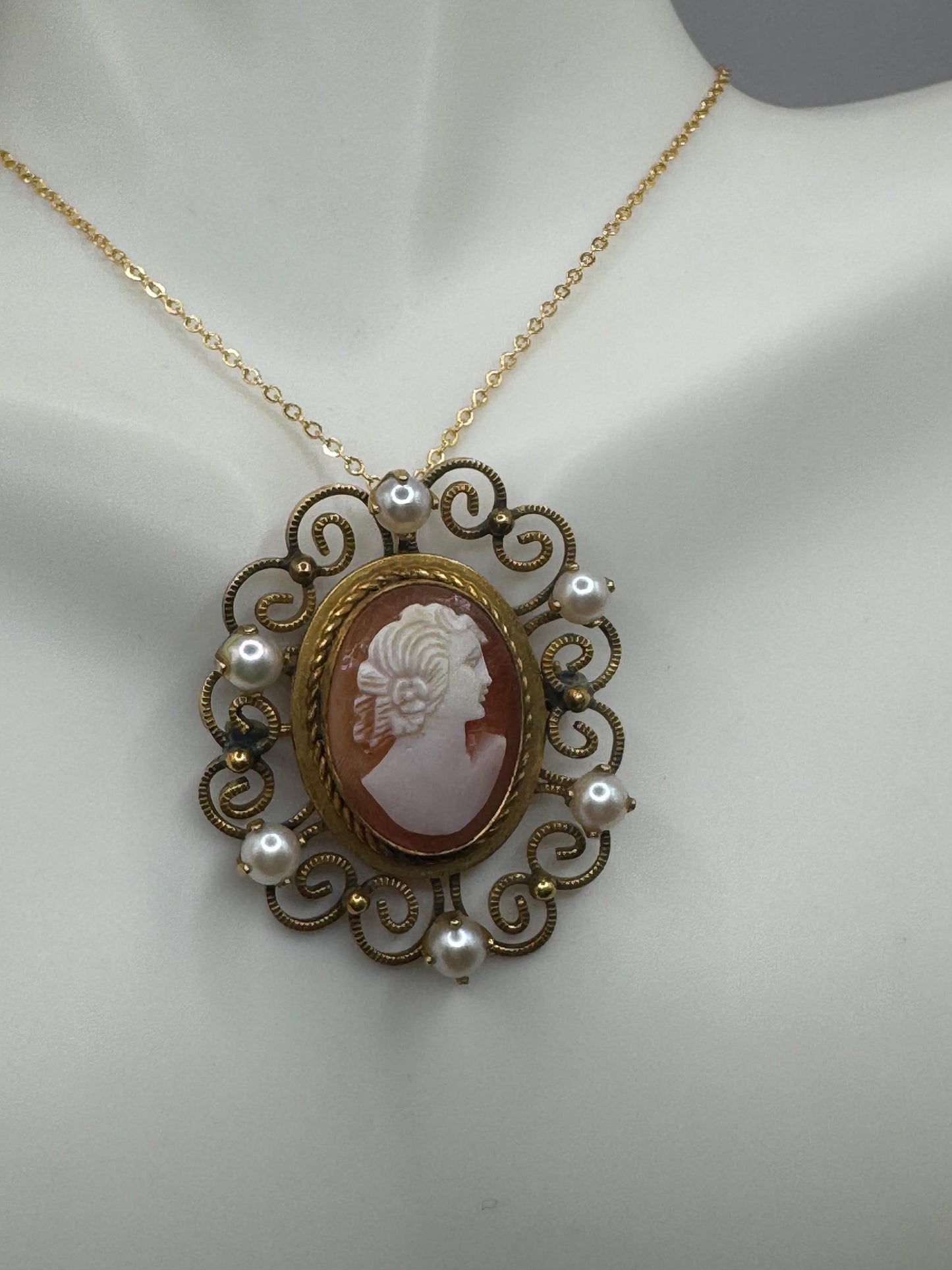 Vintage Shell Cameo Pea Yellow Gold Filled Necklace Choker pin brooch