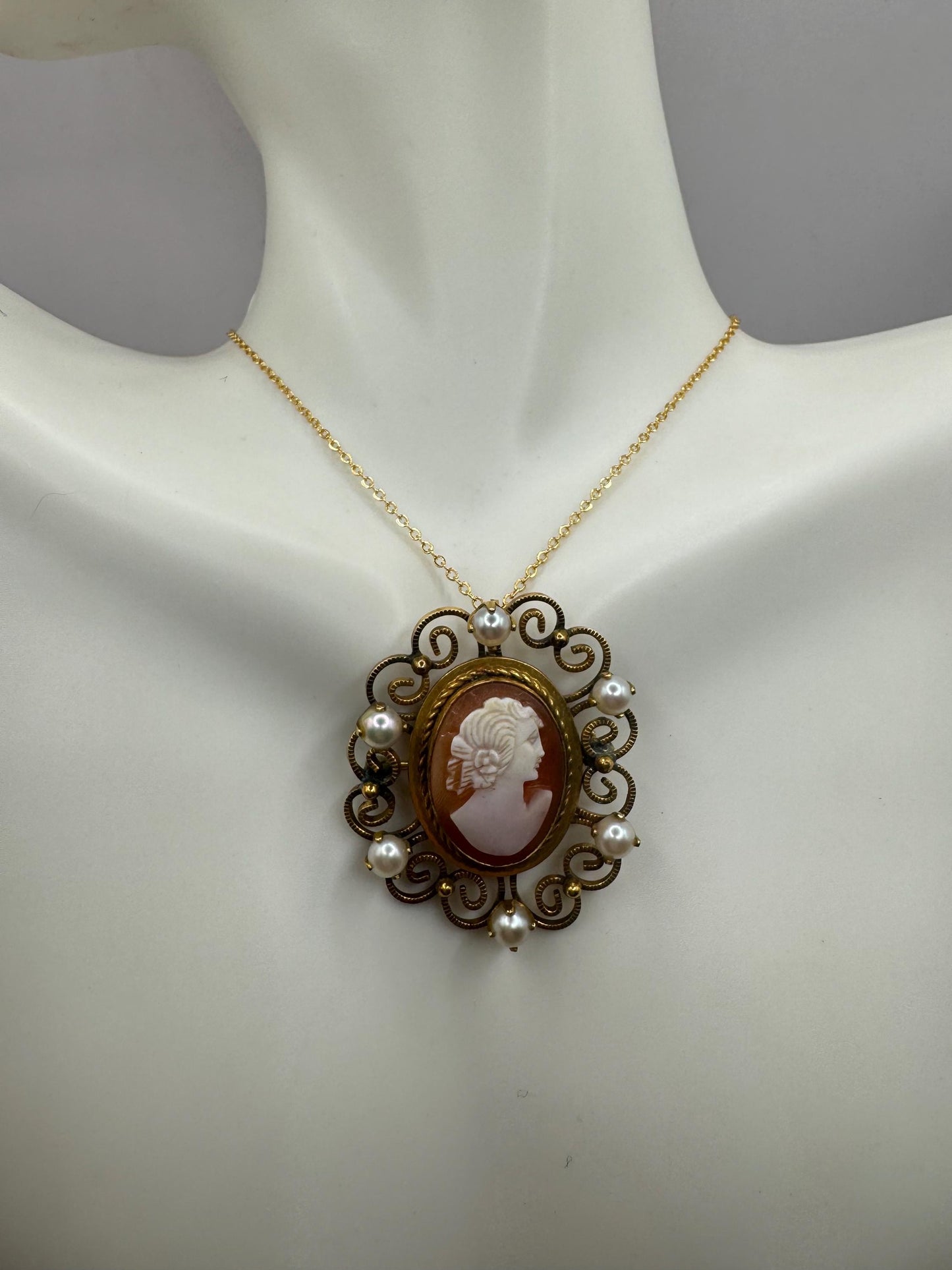 Vintage Shell Cameo Pea Yellow Gold Filled Necklace Choker pin brooch