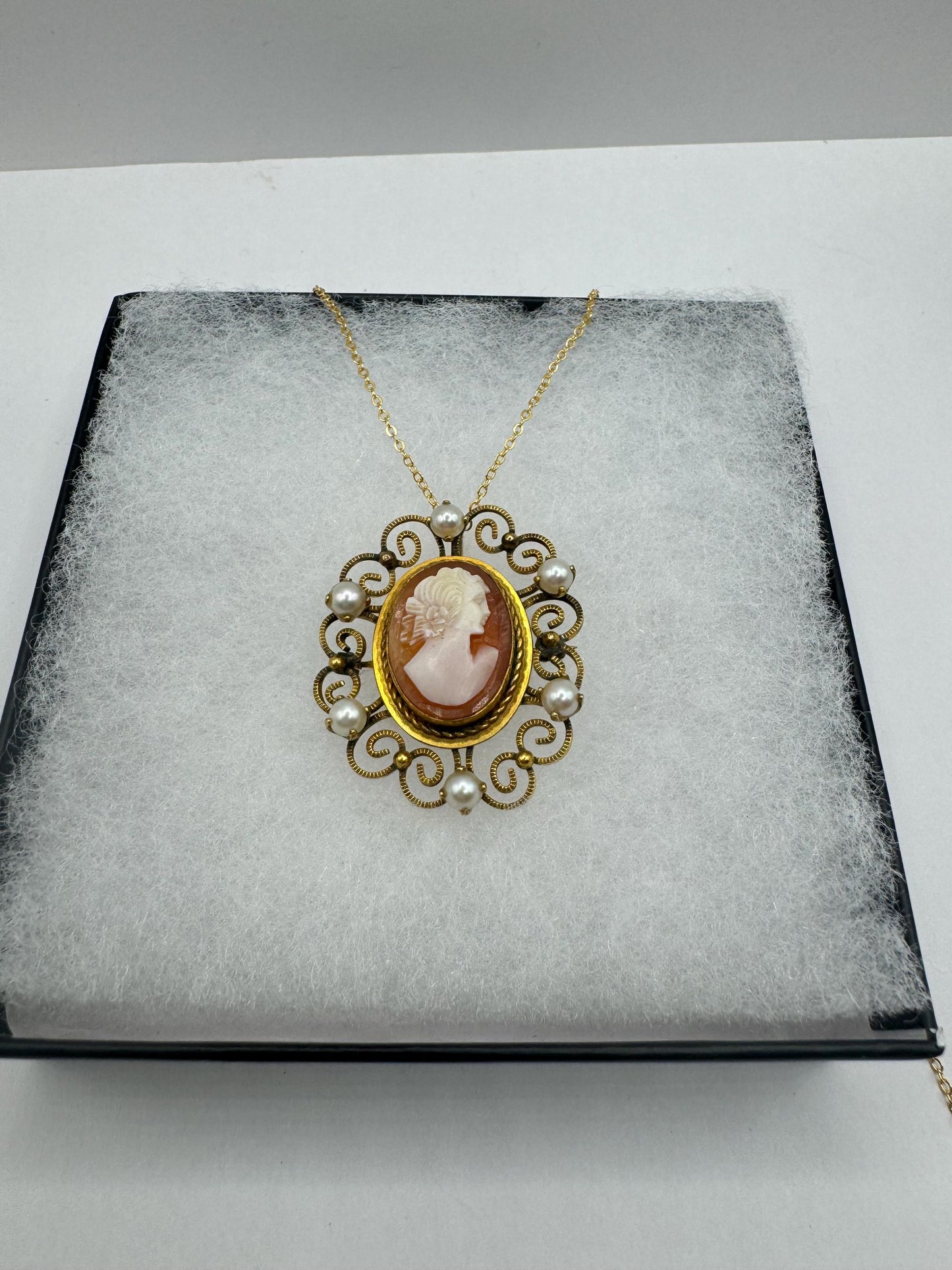 Vintage Shell Cameo Pea Yellow Gold Filled Necklace Choker pin brooch