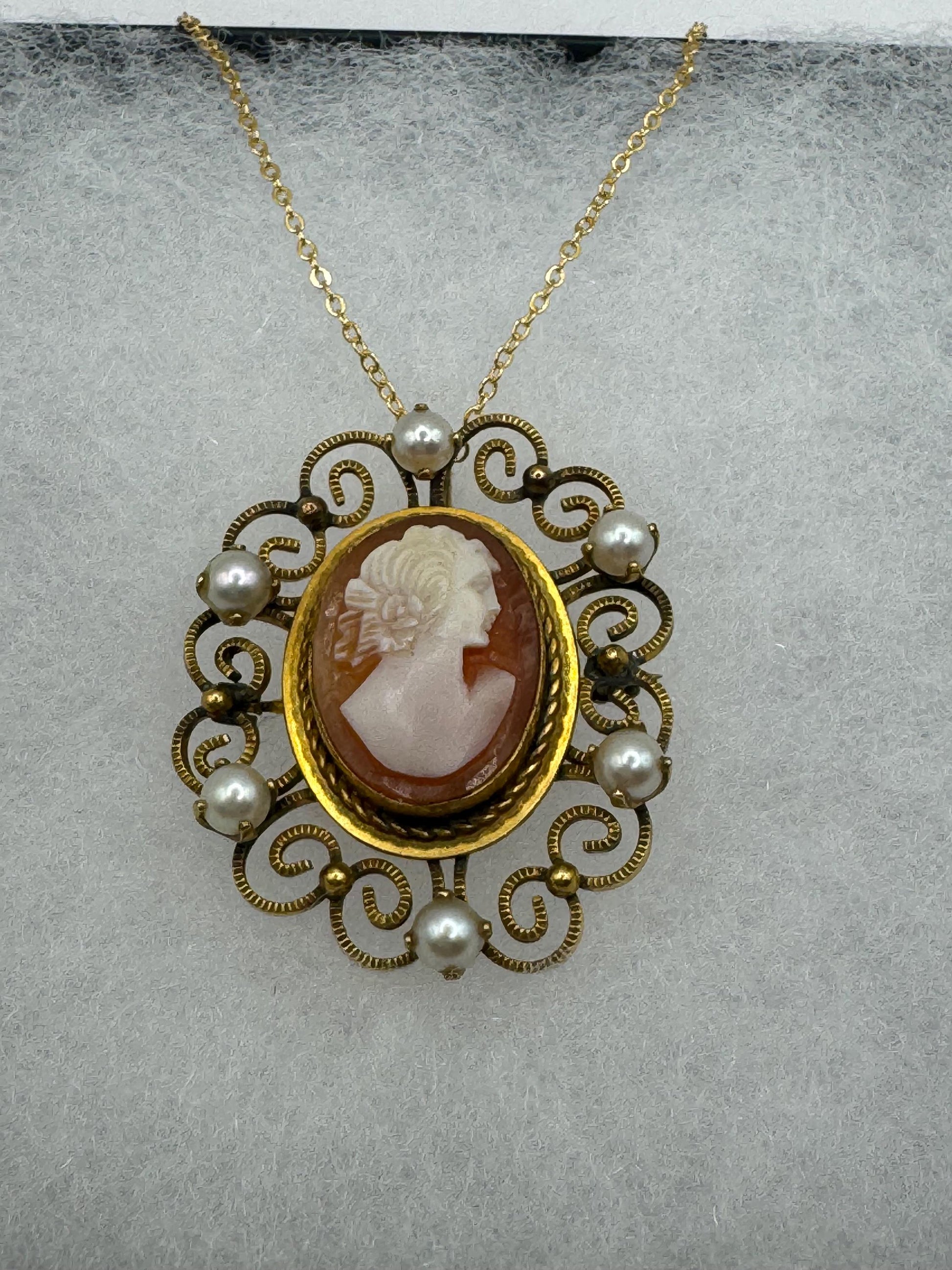 Vintage Shell Cameo Pea Yellow Gold Filled Necklace Choker pin brooch